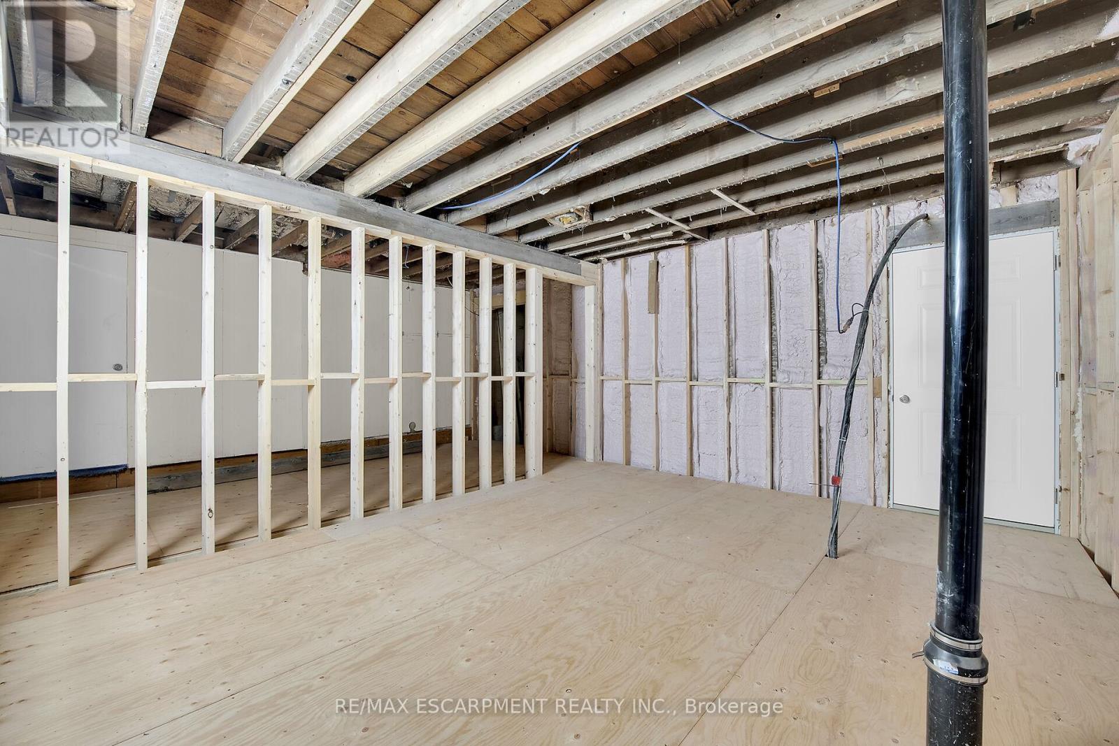 17 Erie Avenue N, Haldimand, Ontario  N0A 1G0 - Photo 34 - X12170032