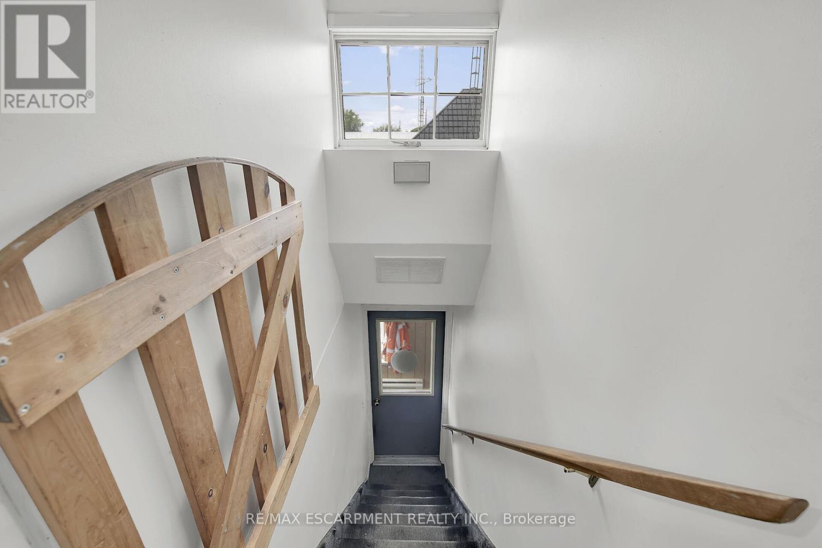 17 Erie Avenue N, Haldimand, Ontario  N0A 1G0 - Photo 4 - X12170032
