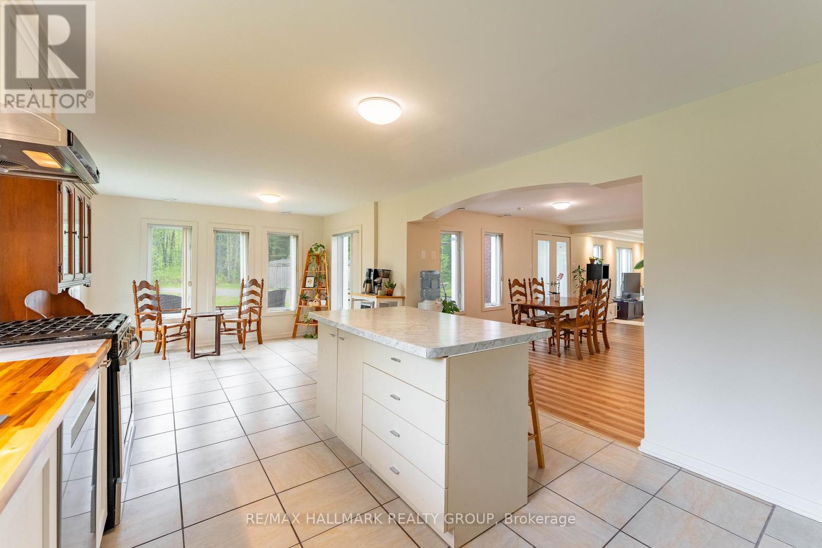 5786 County Rd 17 Road, Alfred And Plantagenet, Ontario  K0B 1L0 - Photo 16 - X12170056