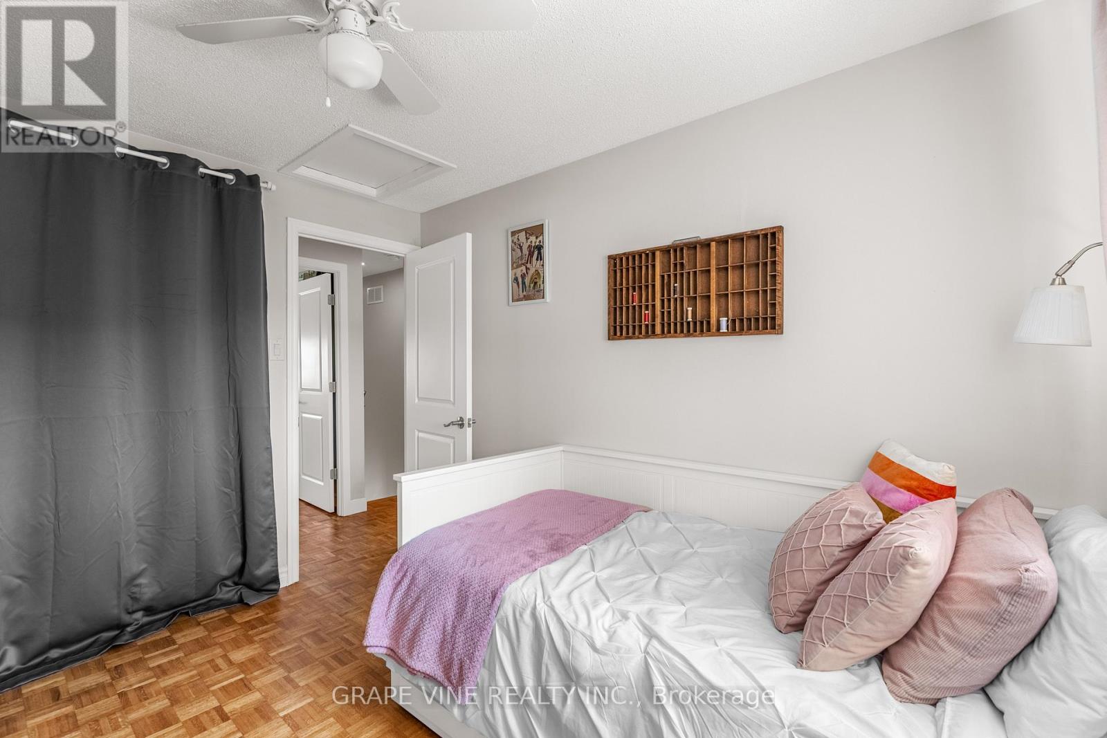 406 Woodfield Drive, Ottawa, Ontario  K2G 3W9 - Photo 27 - X12170125