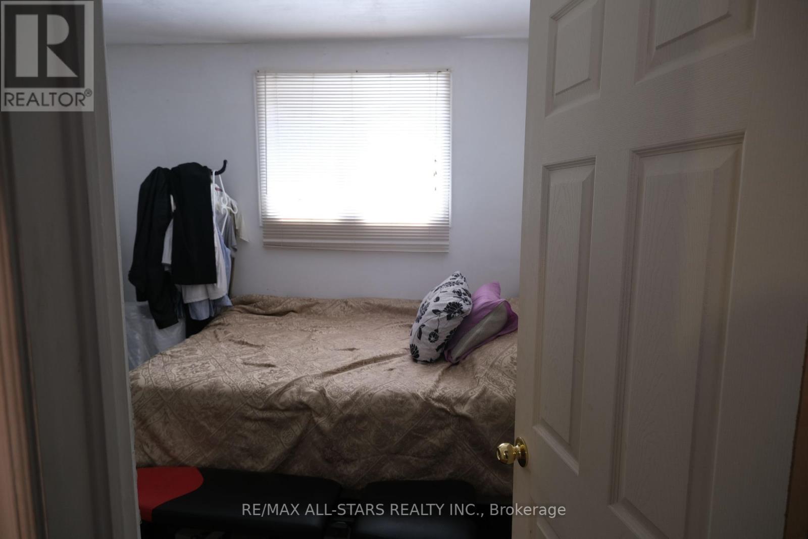626 Caledonia Road, Toronto, Ontario  M6E 4V5 - Photo 5 - W12156041