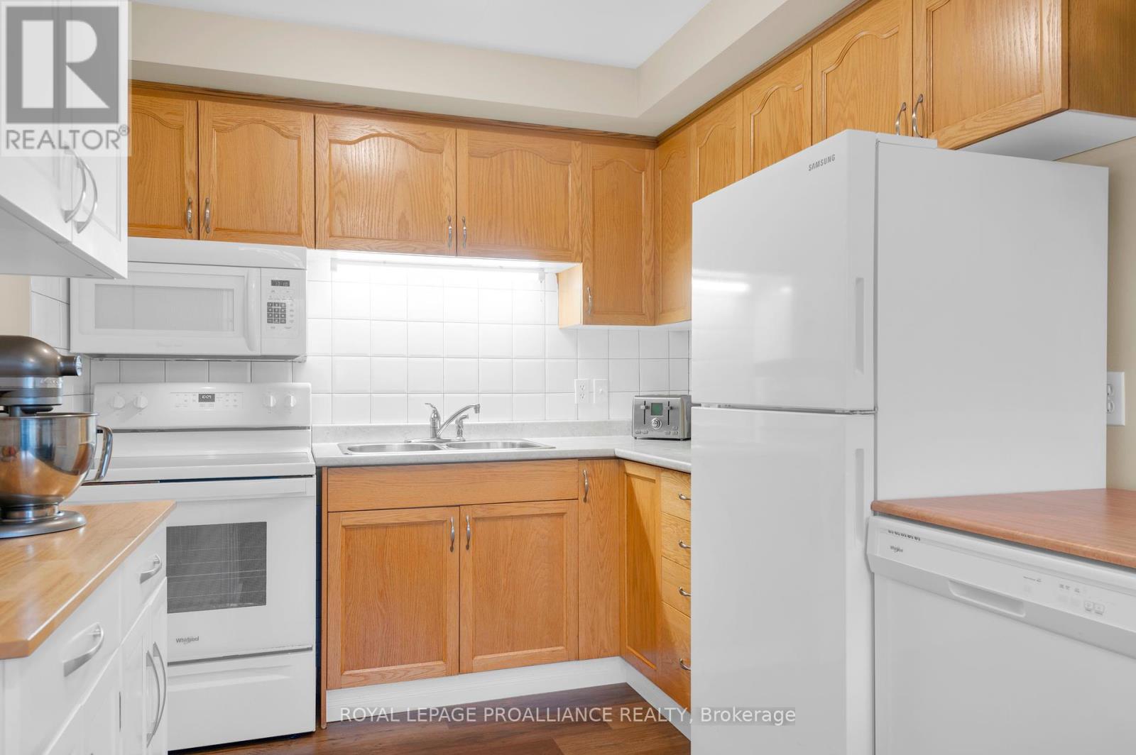 31 - 17 Tracey Park Drive, Belleville, Ontario  K8P 4R5 - Photo 9 - X12169953