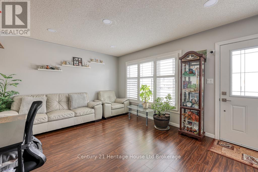 2 Chippewa Avenue, Woodstock, Ontario N4T 1A1 - Photo 8 - X12170217