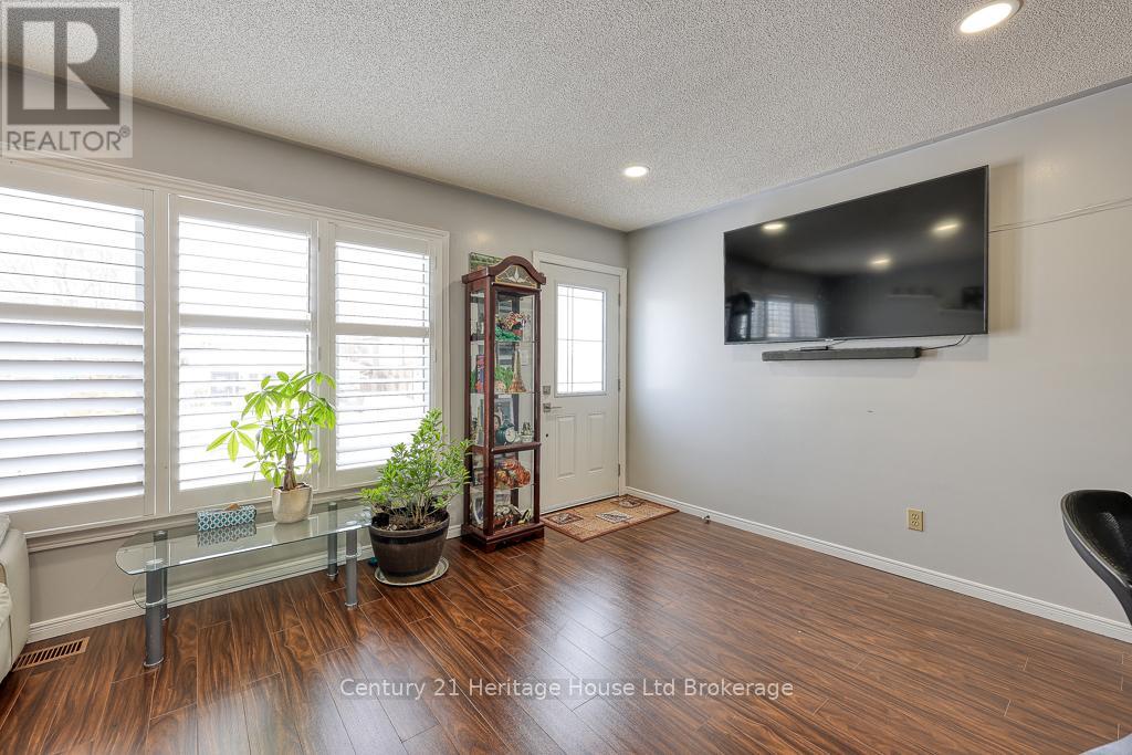 2 Chippewa Avenue, Woodstock, Ontario N4T 1A1 - Photo 9 - X12170217