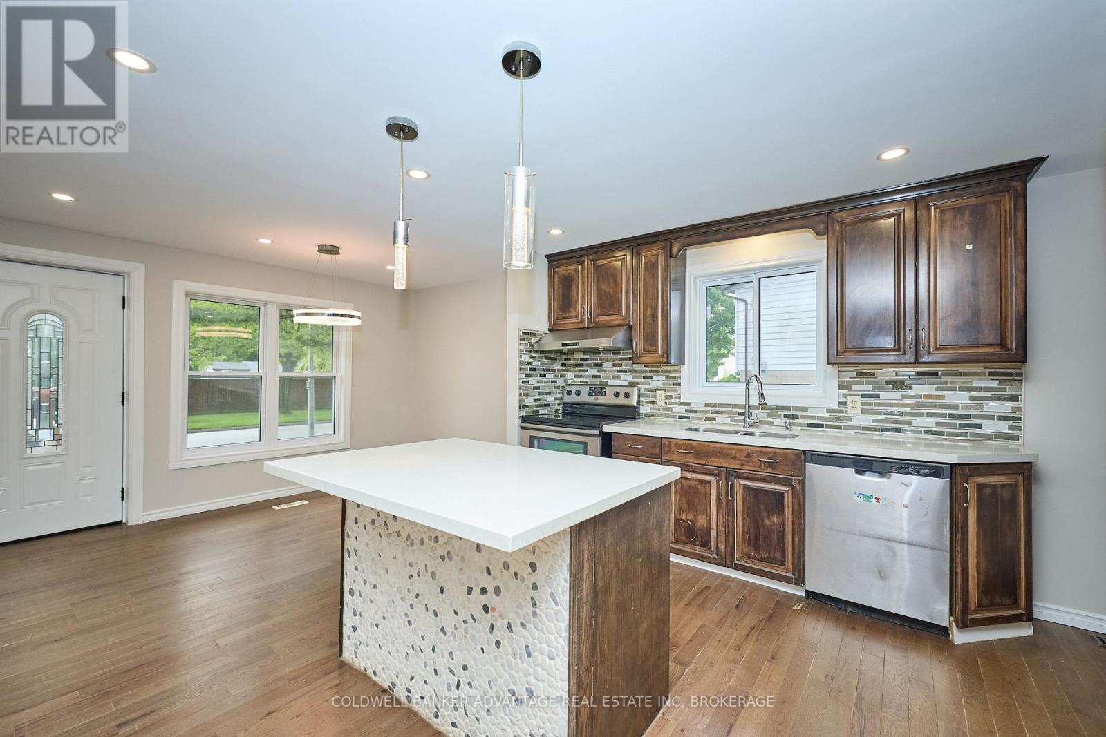19 Leaside Drive, Welland, Ontario  L3C 6B1 - Photo 8 - X12168931
