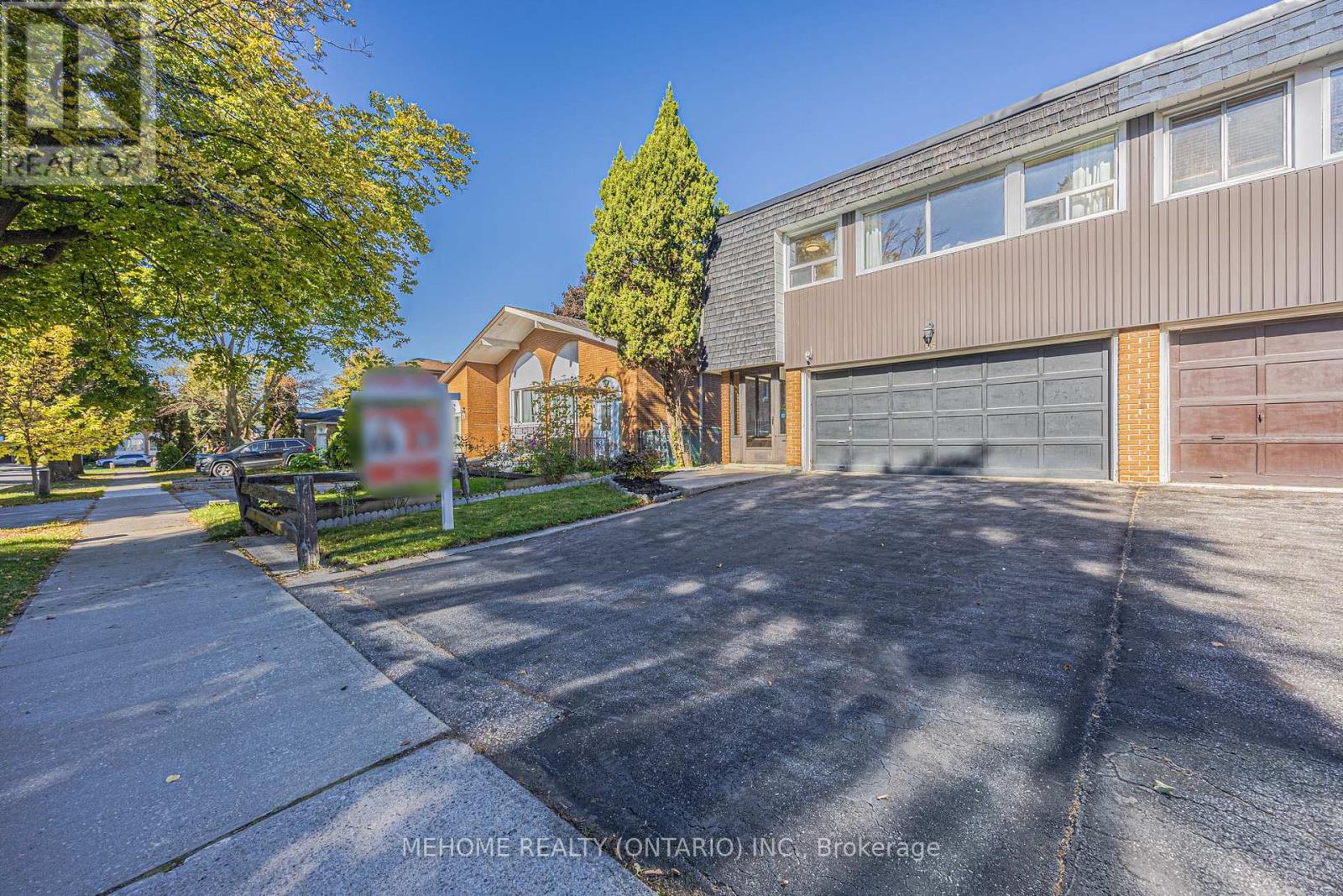 55 Angus Drive, Toronto, Ontario  M2J 2W9 - Photo 2 - C12170092