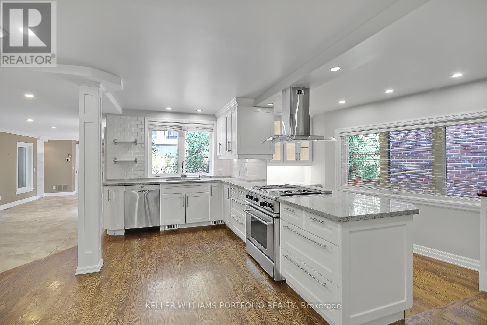 53 Duncannon Drive, Toronto, Ontario  M5P 2M3 - Photo 7 - C12170154
