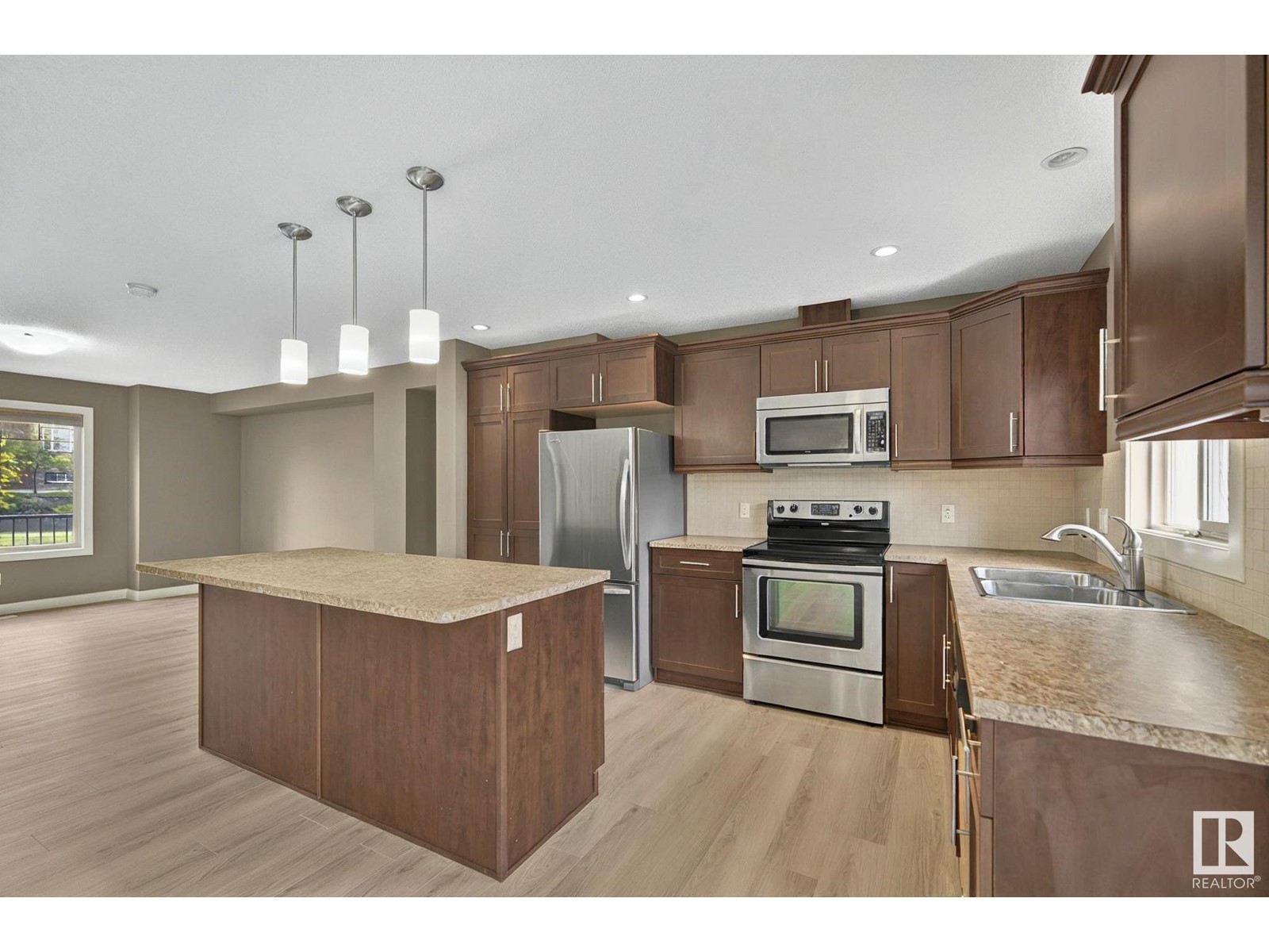 Property at #203 401 PALISADES WY image 4