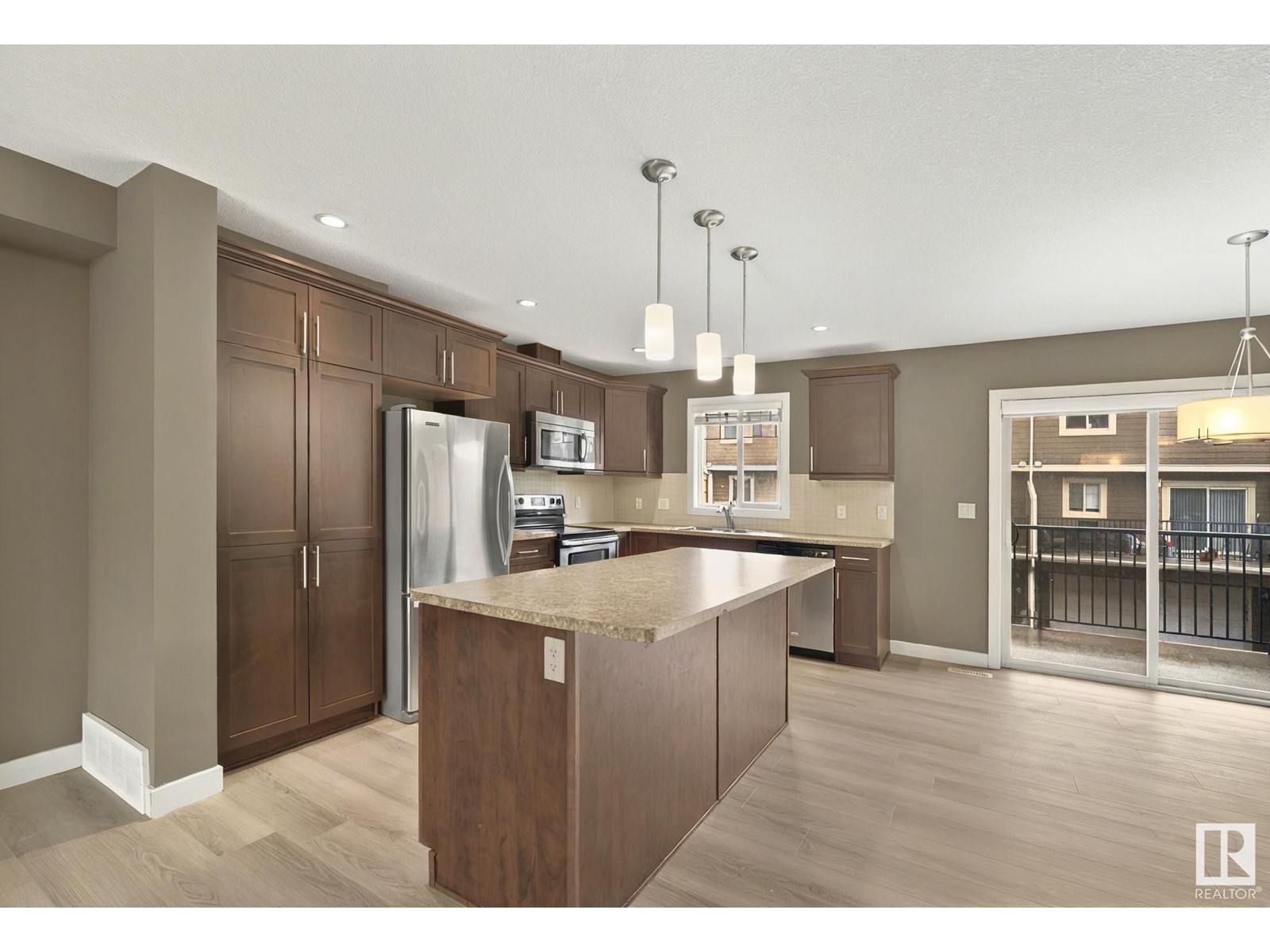 Property at #203 401 PALISADES WY image 3