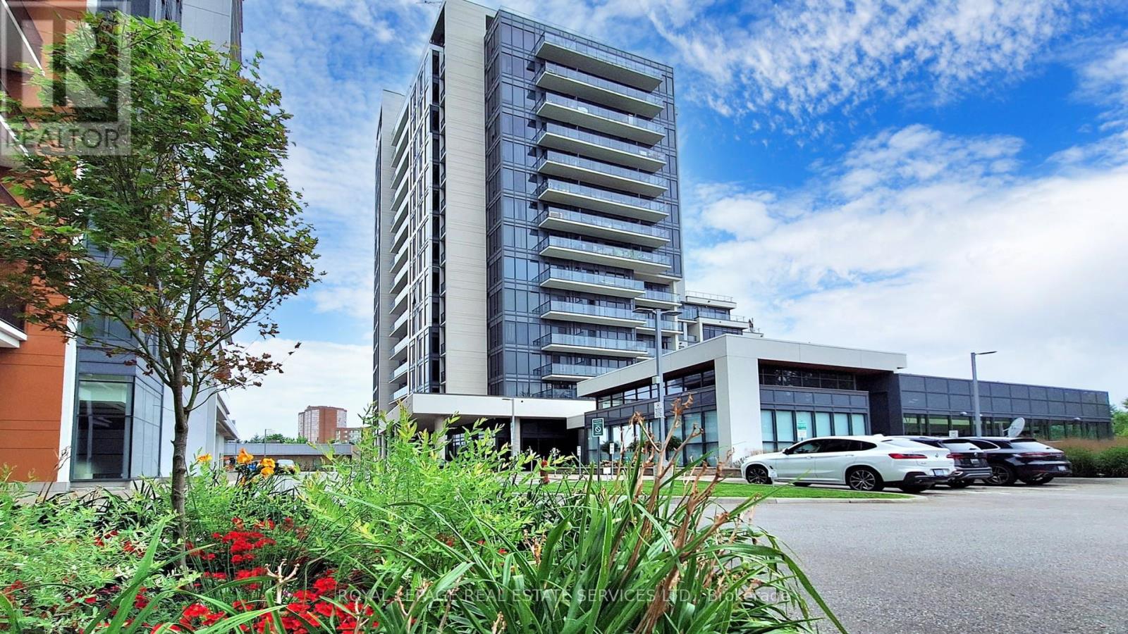 301 - 9618 Yonge Street, Richmond Hill, Ontario  L4C 0X5 - Photo 2 - N12170121