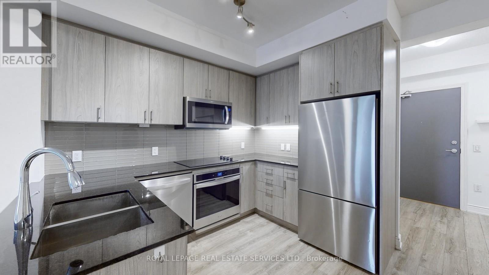 301 - 9618 Yonge Street, Richmond Hill, Ontario  L4C 0X5 - Photo 8 - N12170121