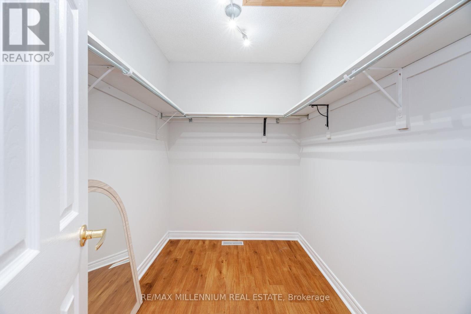 961 Knotty Pine Grove, Mississauga, Ontario  L5W 1J9 - Photo 23 - W12113046
