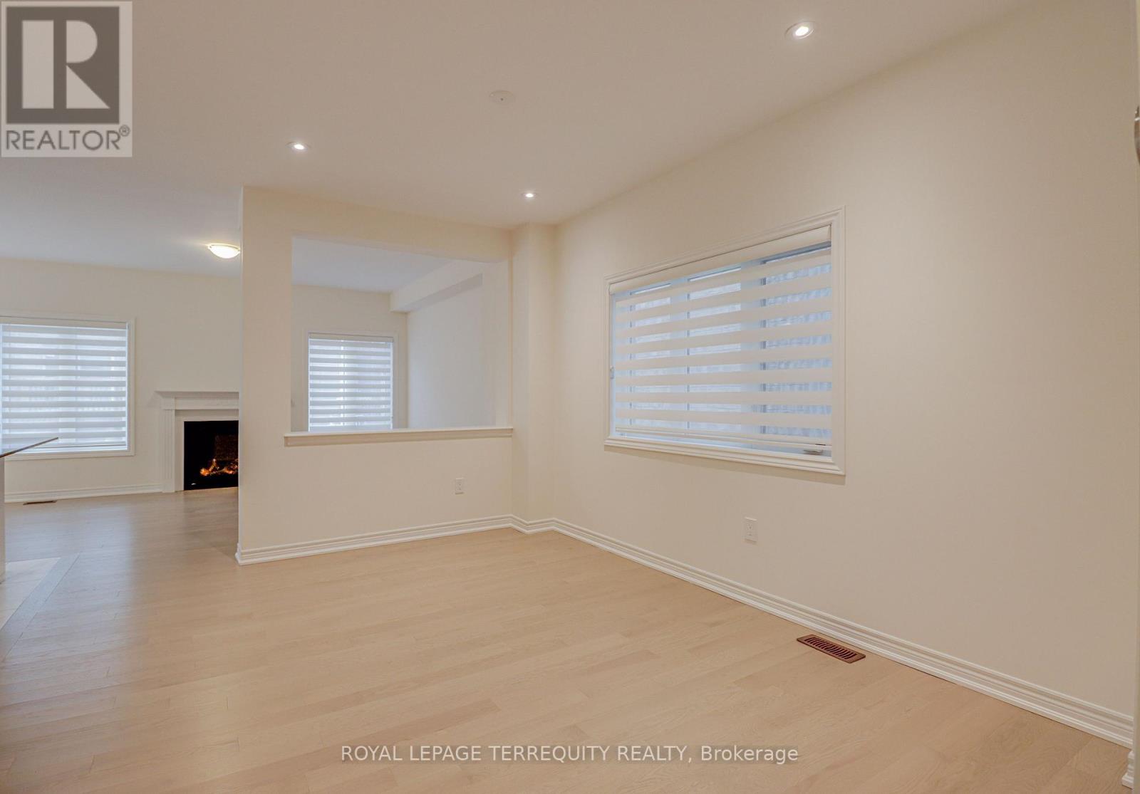 3915 Koenig Road, Burlington, Ontario  L7M 0Z9 - Photo 5 - W12167367