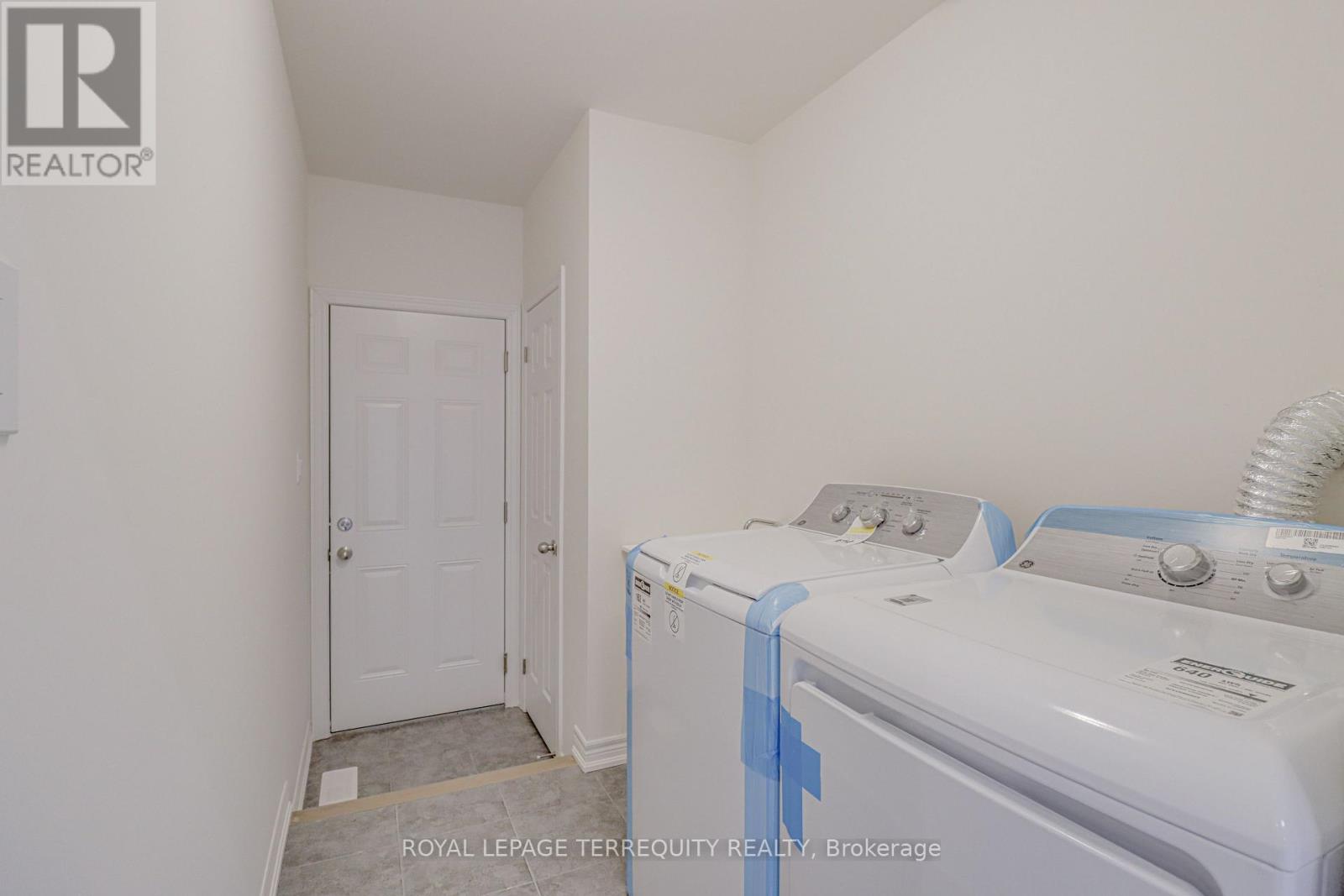 3915 Koenig Road, Burlington, Ontario  L7M 0Z9 - Photo 13 - W12167367