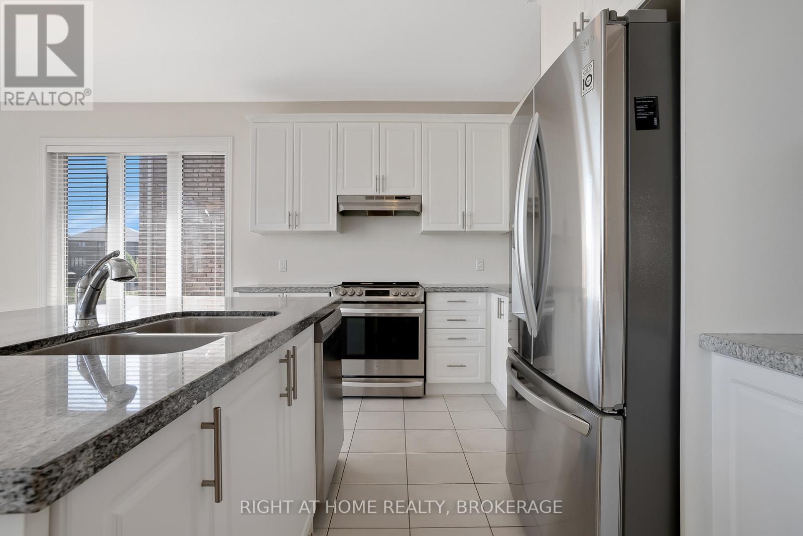 19 Robarts Drive, Hamilton, Ontario  L9K 0H5 - Photo 18 - X12164330