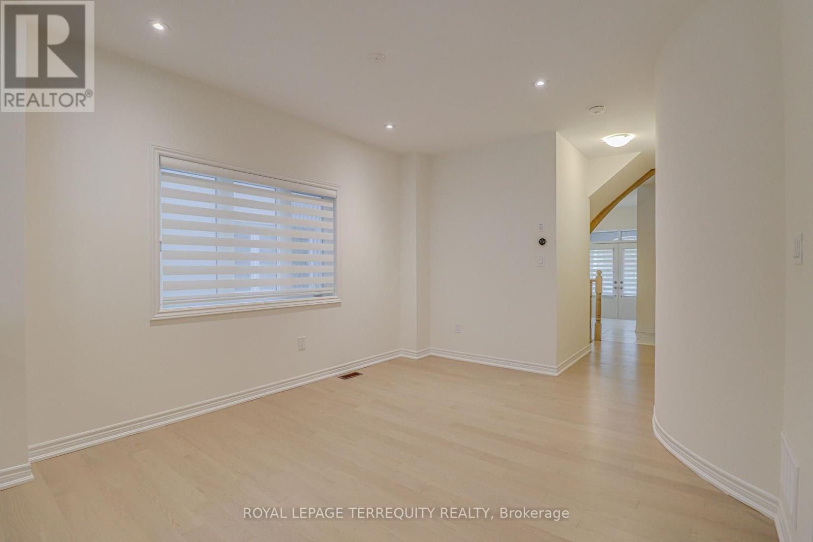 3915 Koenig Road, Burlington, Ontario  L7M 0Z9 - Photo 7 - W12167367