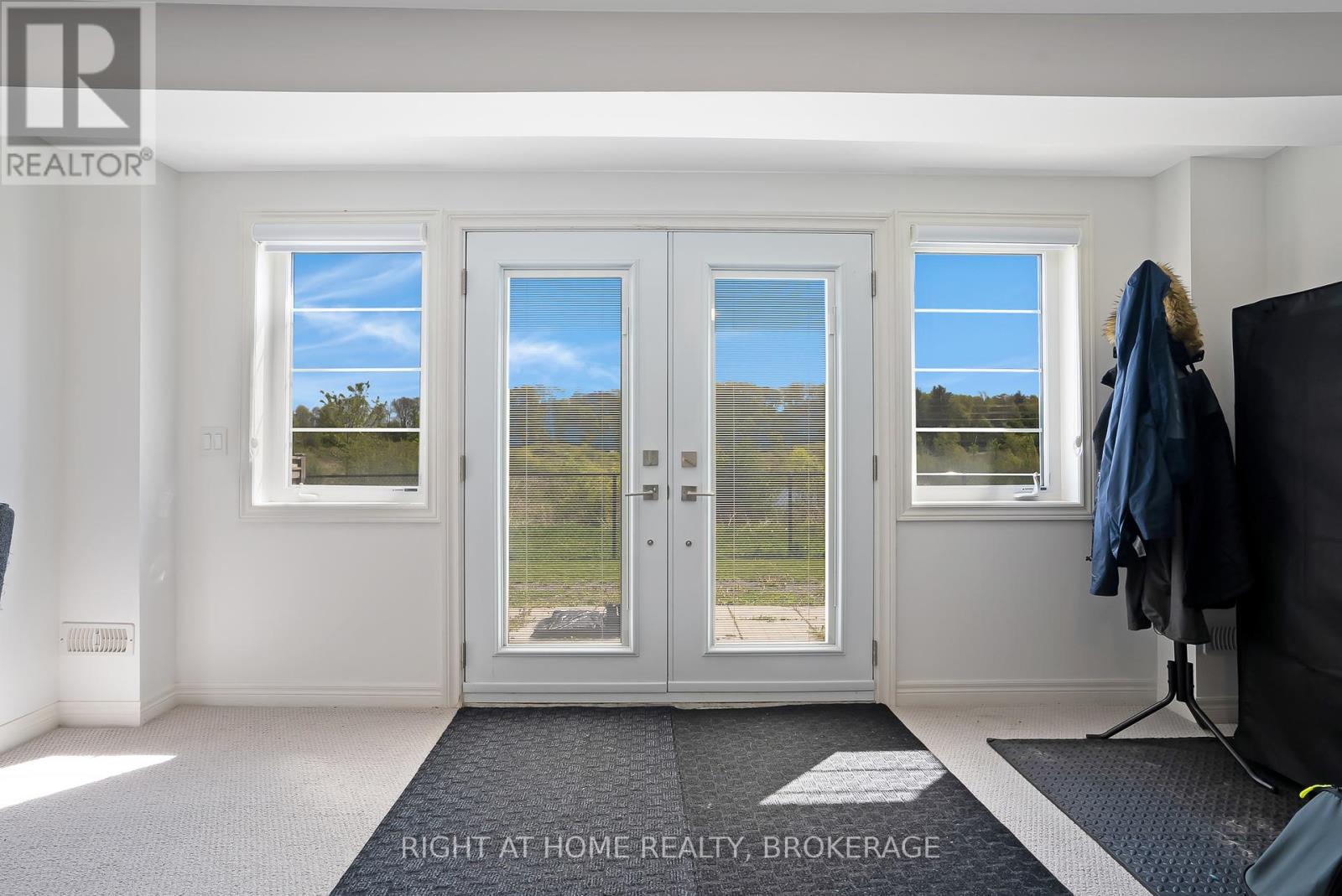 19 Robarts Drive, Hamilton, Ontario  L9K 0H5 - Photo 37 - X12164330