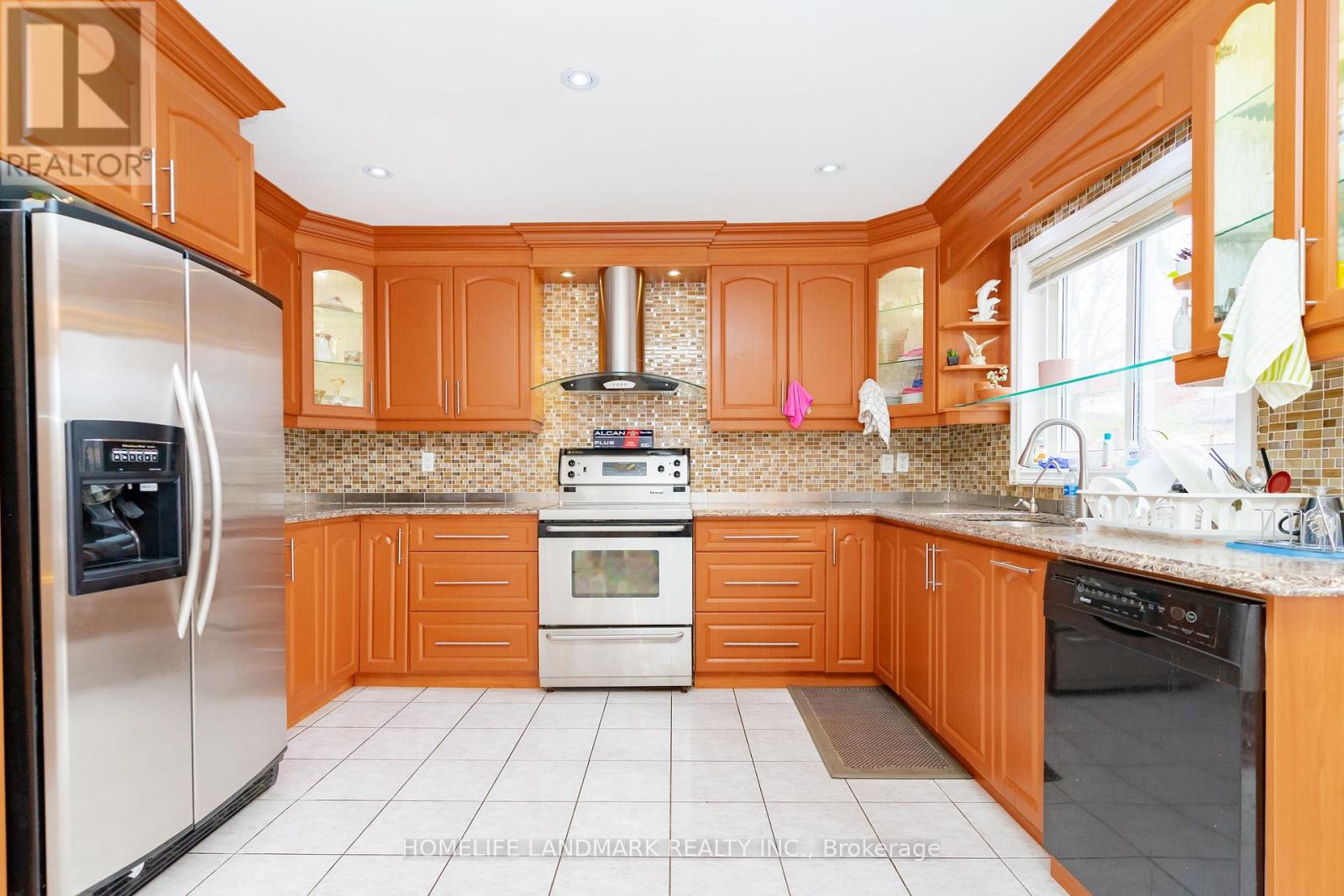 3211 Bloomfield Drive, Mississauga, Ontario  L5N 6V2 - Photo 8 - W12170051