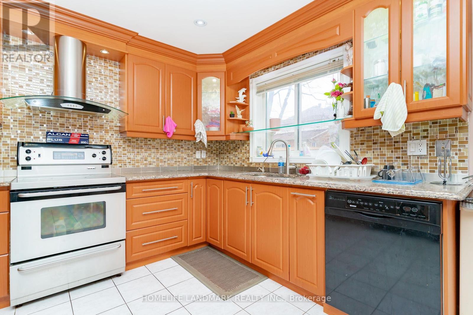 3211 Bloomfield Drive, Mississauga, Ontario  L5N 6V2 - Photo 9 - W12170051