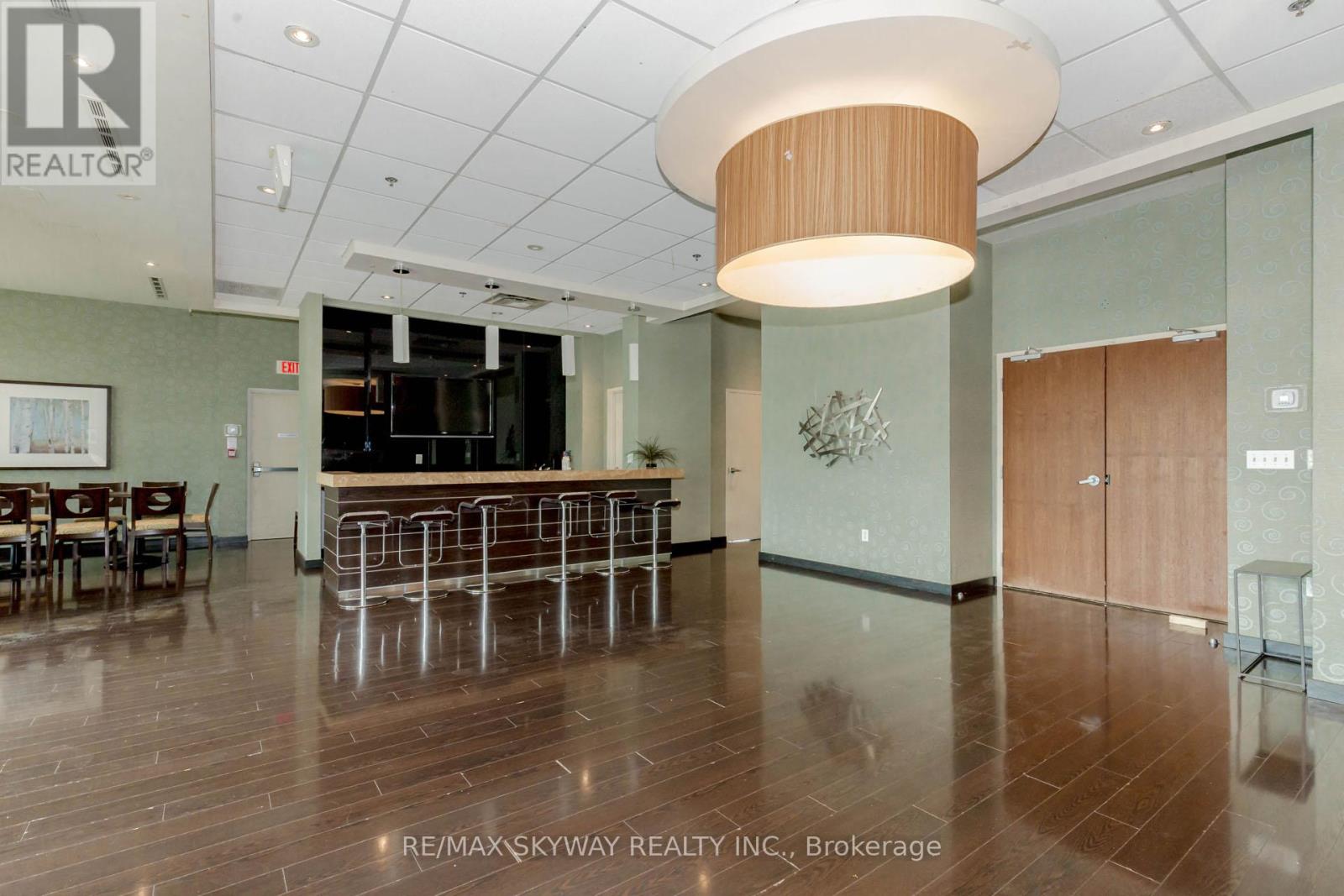 403 - 215 Queen Street E, Brampton, Ontario  L6W 0A9 - Photo 6 - W12170100