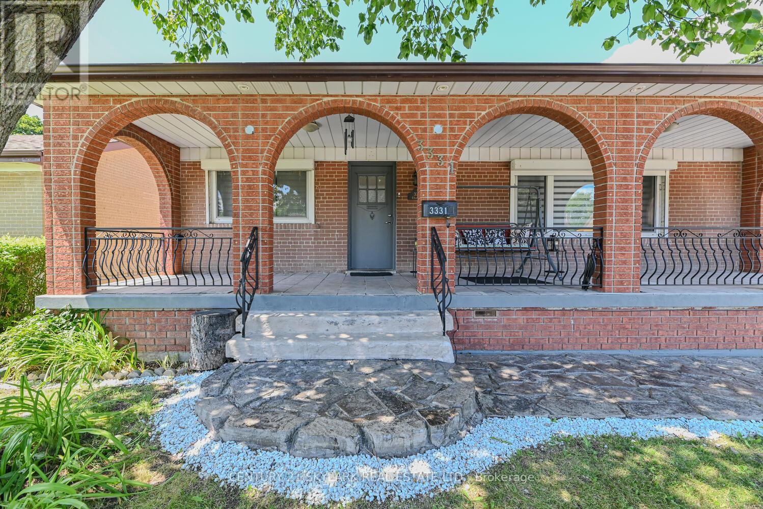 3331 Etude Drive, Mississauga, Ontario  L4T 1T4 - Photo 2 - W12170102