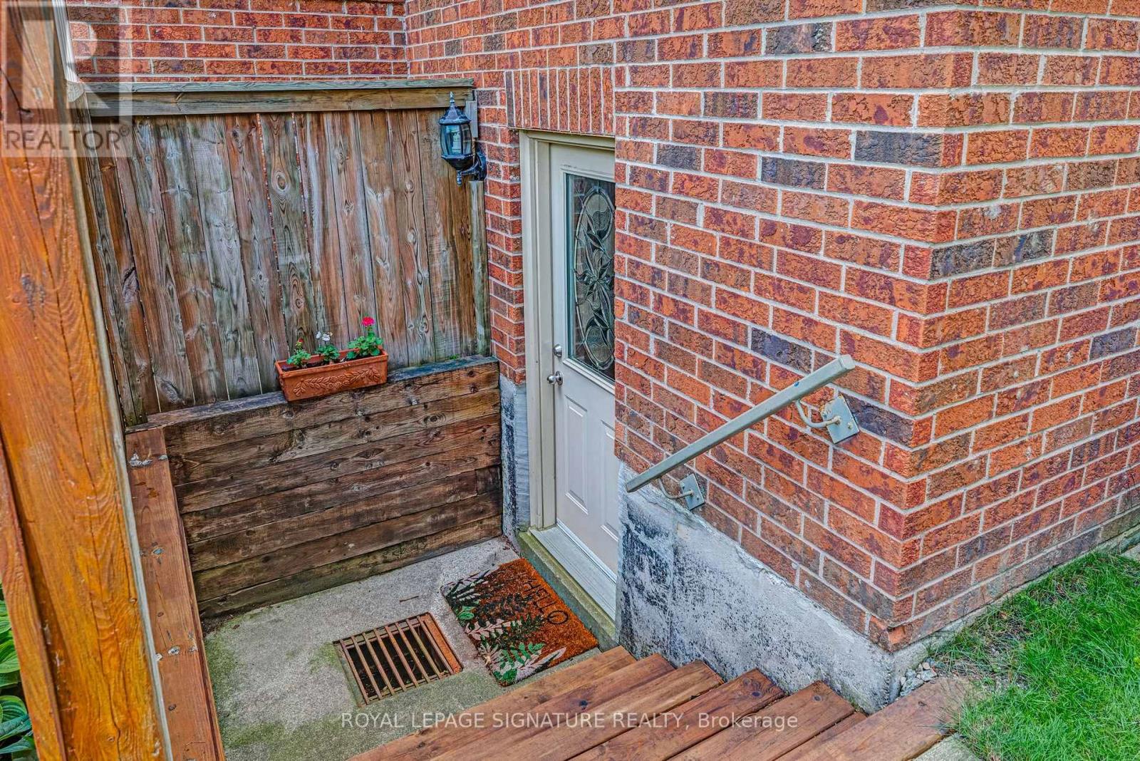 4008 Powderhorn Court, Mississauga, Ontario  L5L 3C4 - Photo 42 - W12170173