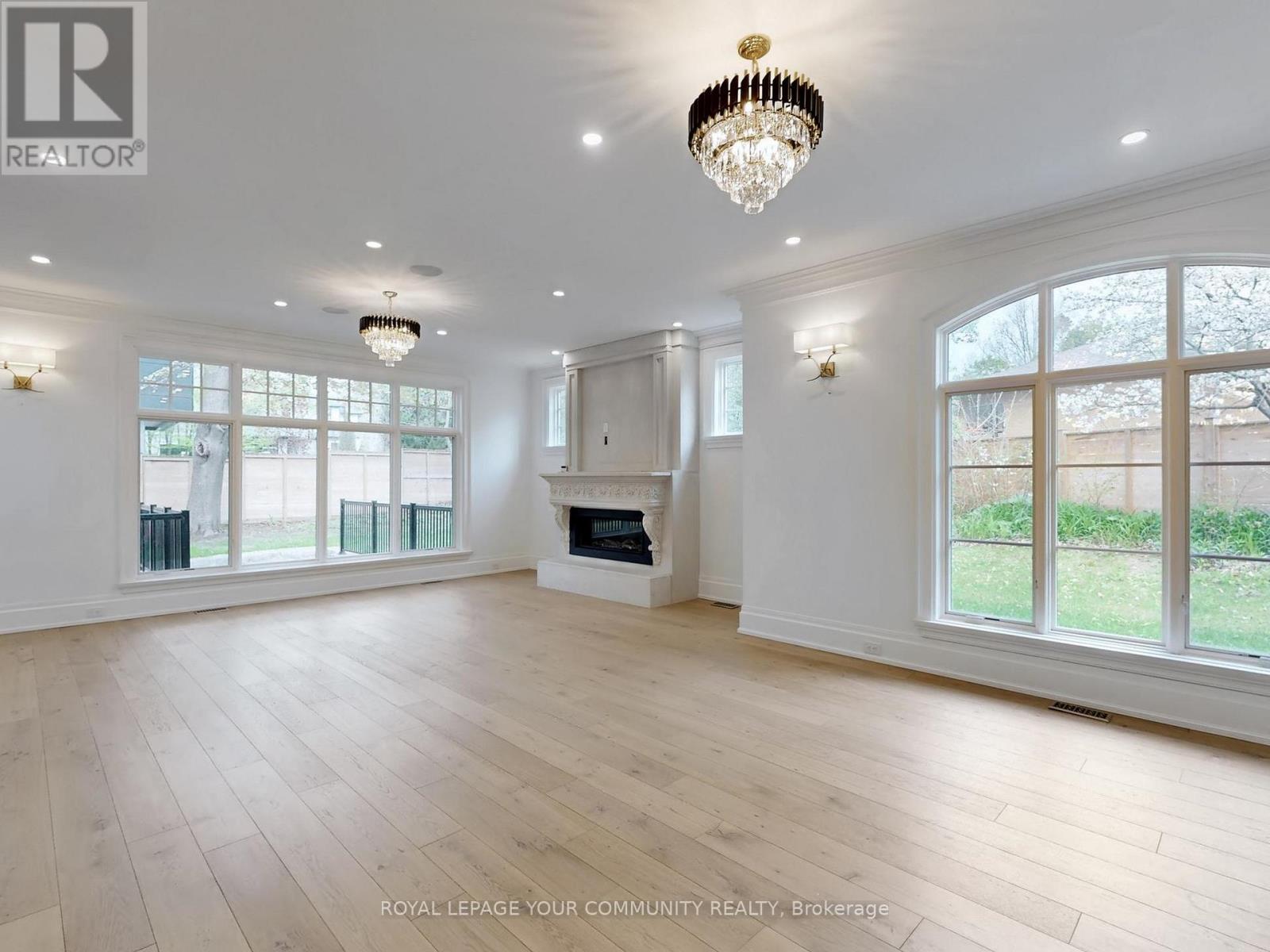 1257 Lakeshore Road W, Oakville, Ontario  L6L 1E7 - Photo 3 - W12170220