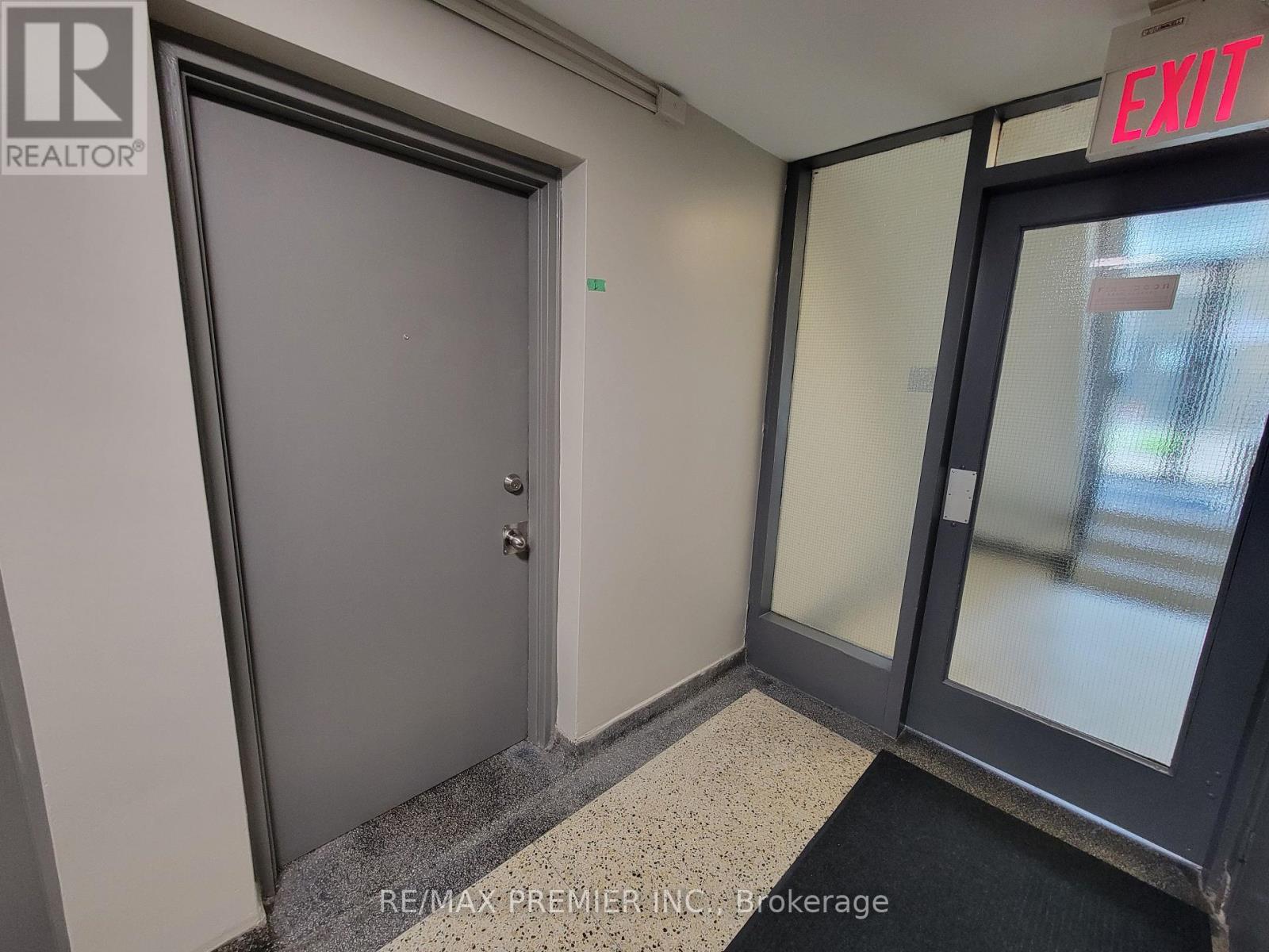 Lower Level #1 - 2637 Keele Street, Toronto, Ontario  M6L 2P2 - Photo 4 - W12170222