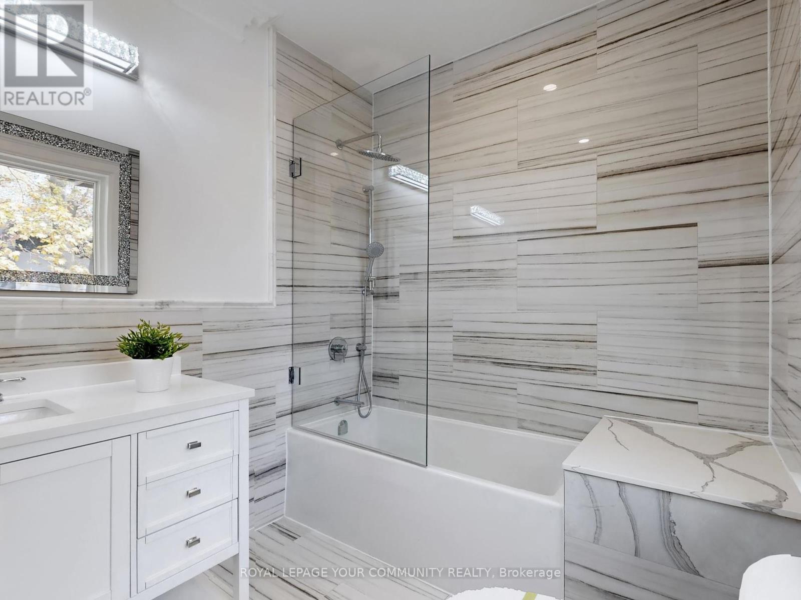 1257 Lakeshore Road W, Oakville, Ontario  L6L 1E7 - Photo 20 - W12170223