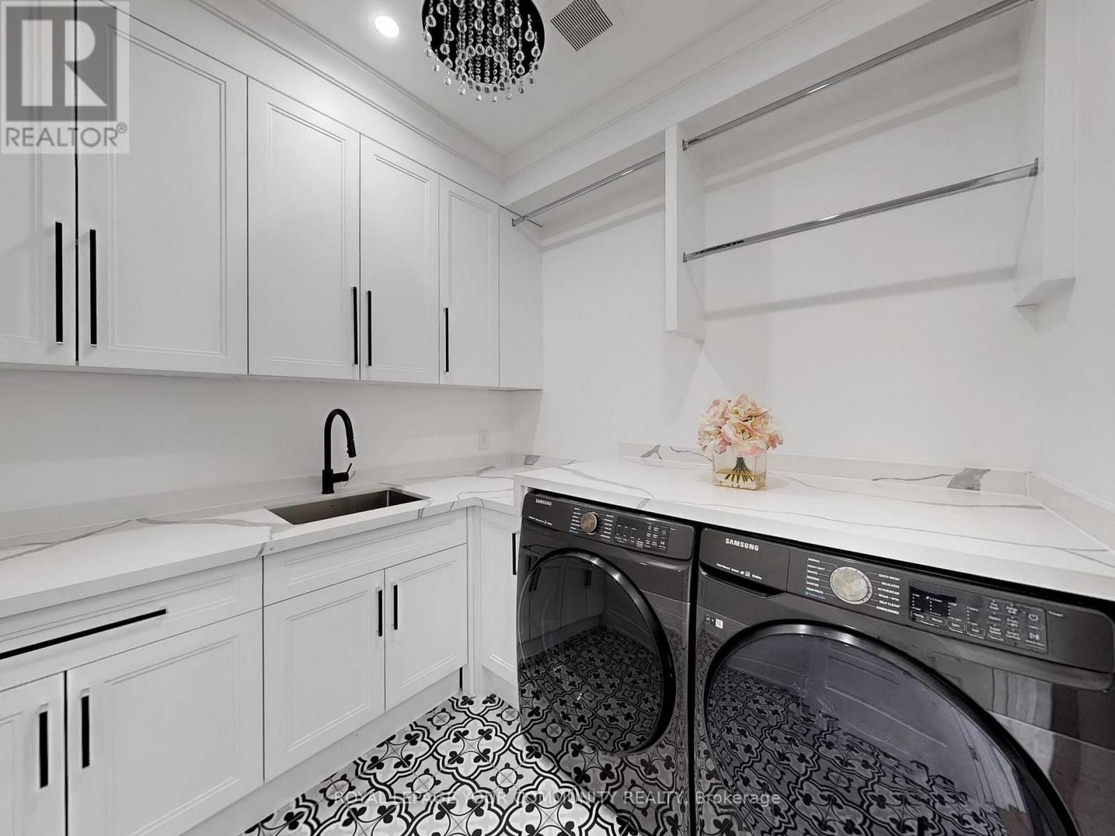 1257 Lakeshore Road W, Oakville, Ontario  L6L 1E7 - Photo 25 - W12170223