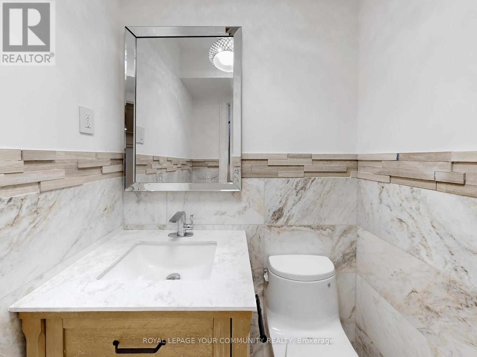 1257 Lakeshore Road W, Oakville, Ontario  L6L 1E7 - Photo 32 - W12170223