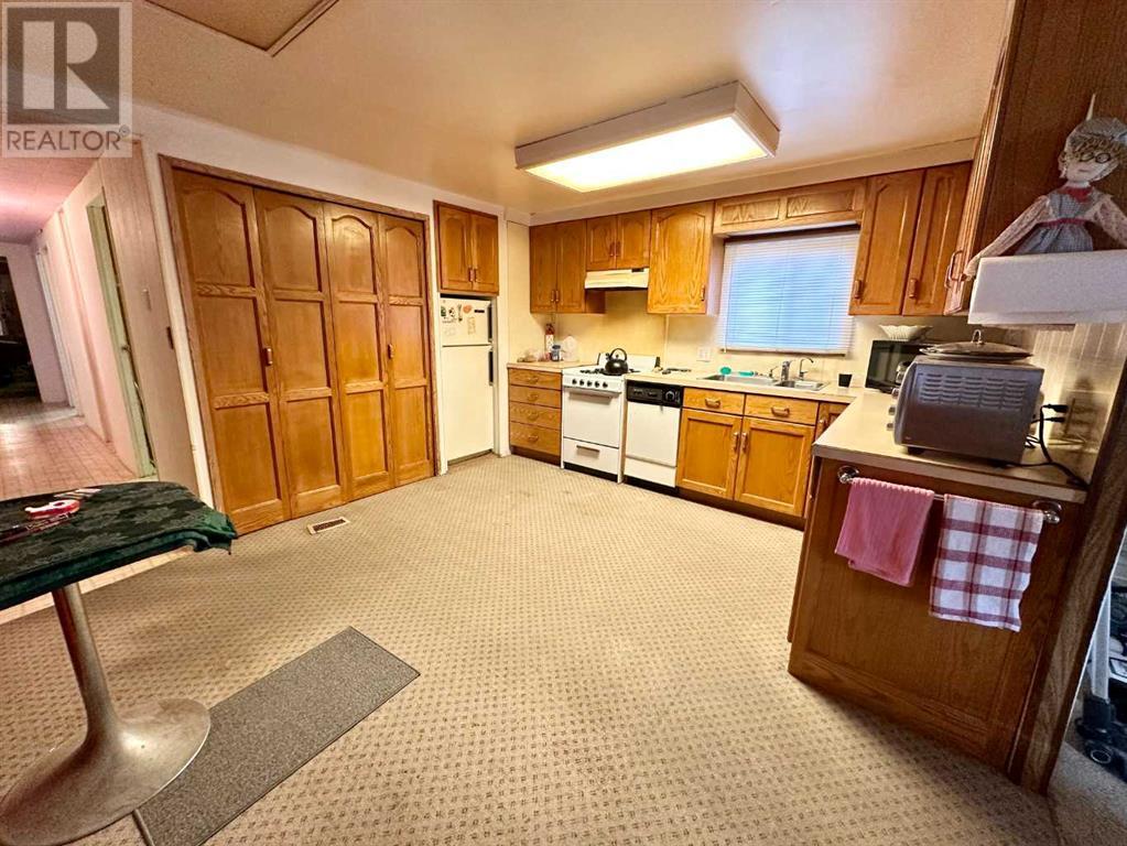 103 Larch Street, Hinton, Alberta  T7V 1M6 - Photo 8 - A2190528