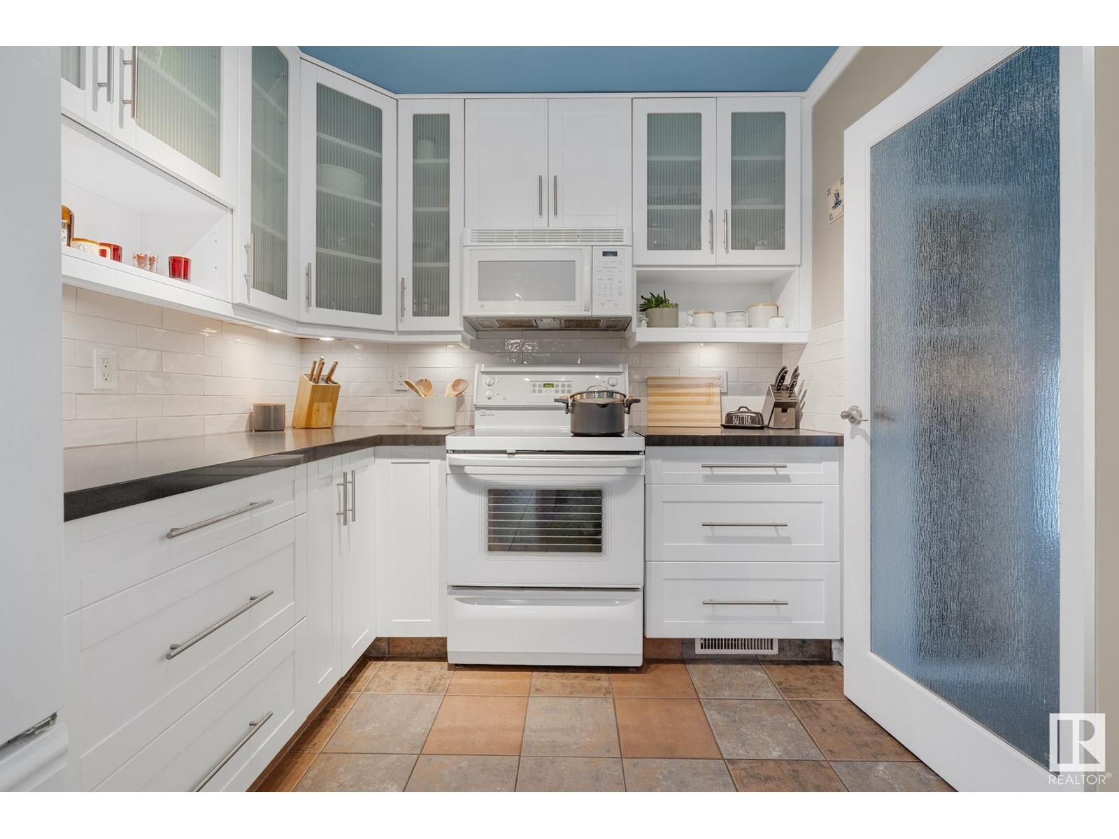 4111 105 Av Nw, Edmonton, Alberta  T6A 1A1 - Photo 11 - E4438225