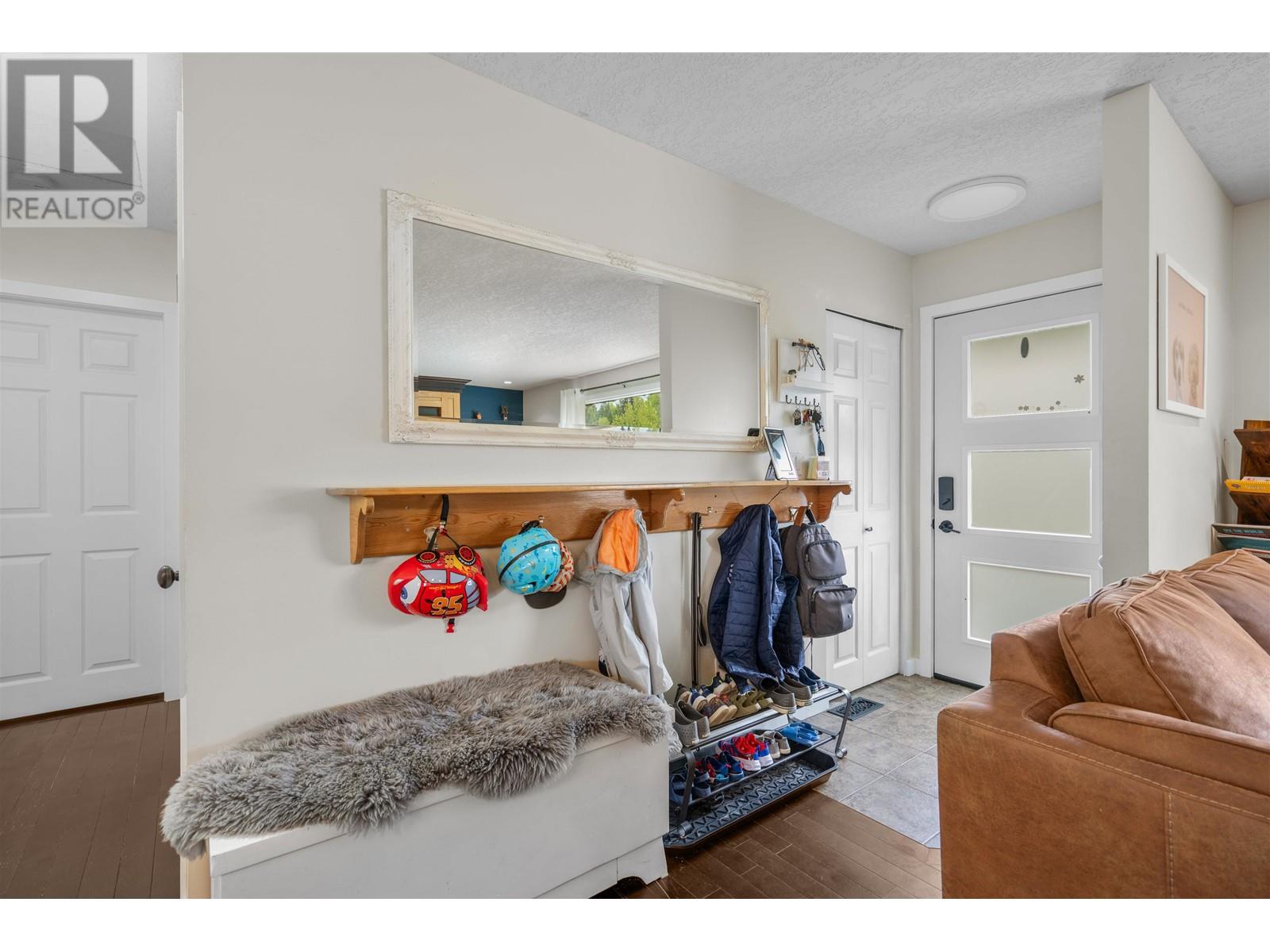 Property at 8168 ROCHESTER CRESCENT image 3