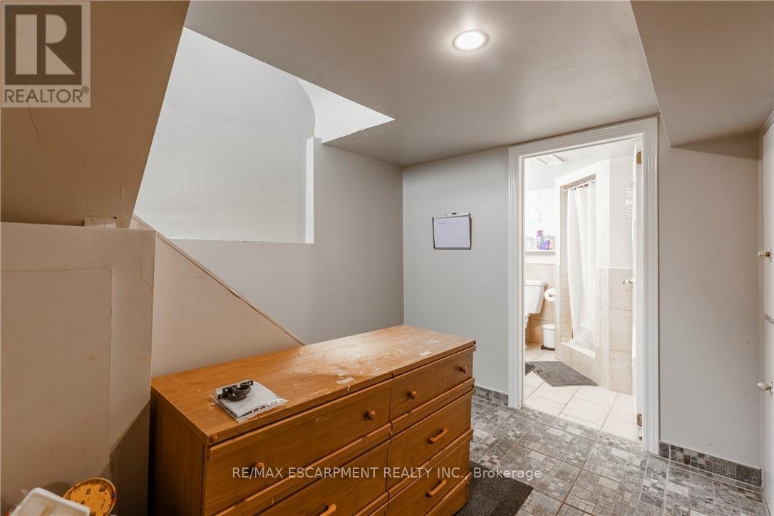 44 Dalewood Crescent, Hamilton, Ontario  L8S 4B6 - Photo 32 - X12170179