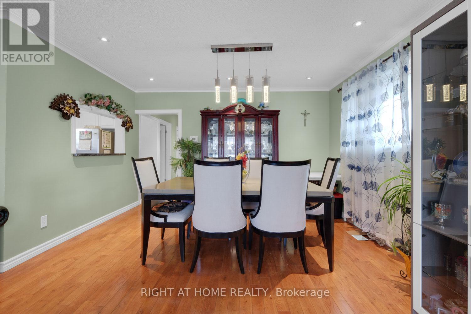119 Rochman Boulevard, Toronto, Ontario  M1H 1S1 - Photo 7 - E12055391