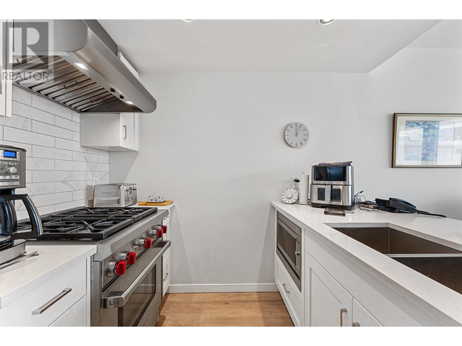 485 Groves Avenue Unit# 304, Kelowna, BC V1Y0C1