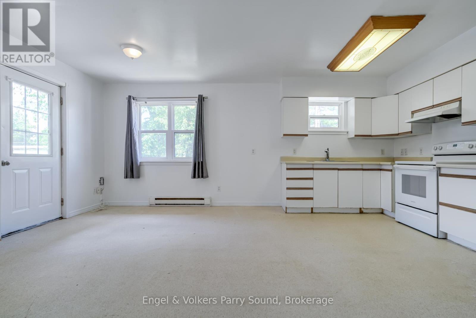 128 Isabella Street, Parry Sound, Ontario  P2A 1N1 - Photo 8 - X12170269