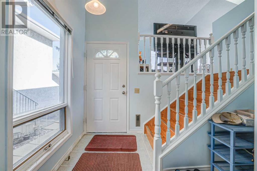 Property at 228 Sanderling Place NW image 3