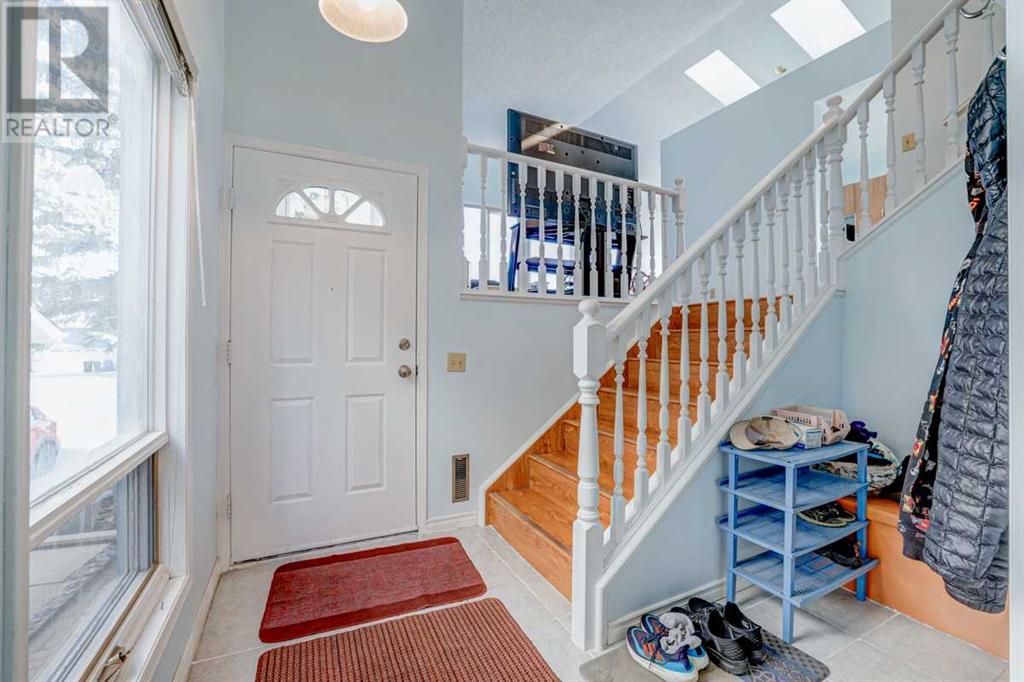 Property at 228 Sanderling Place NW image 4
