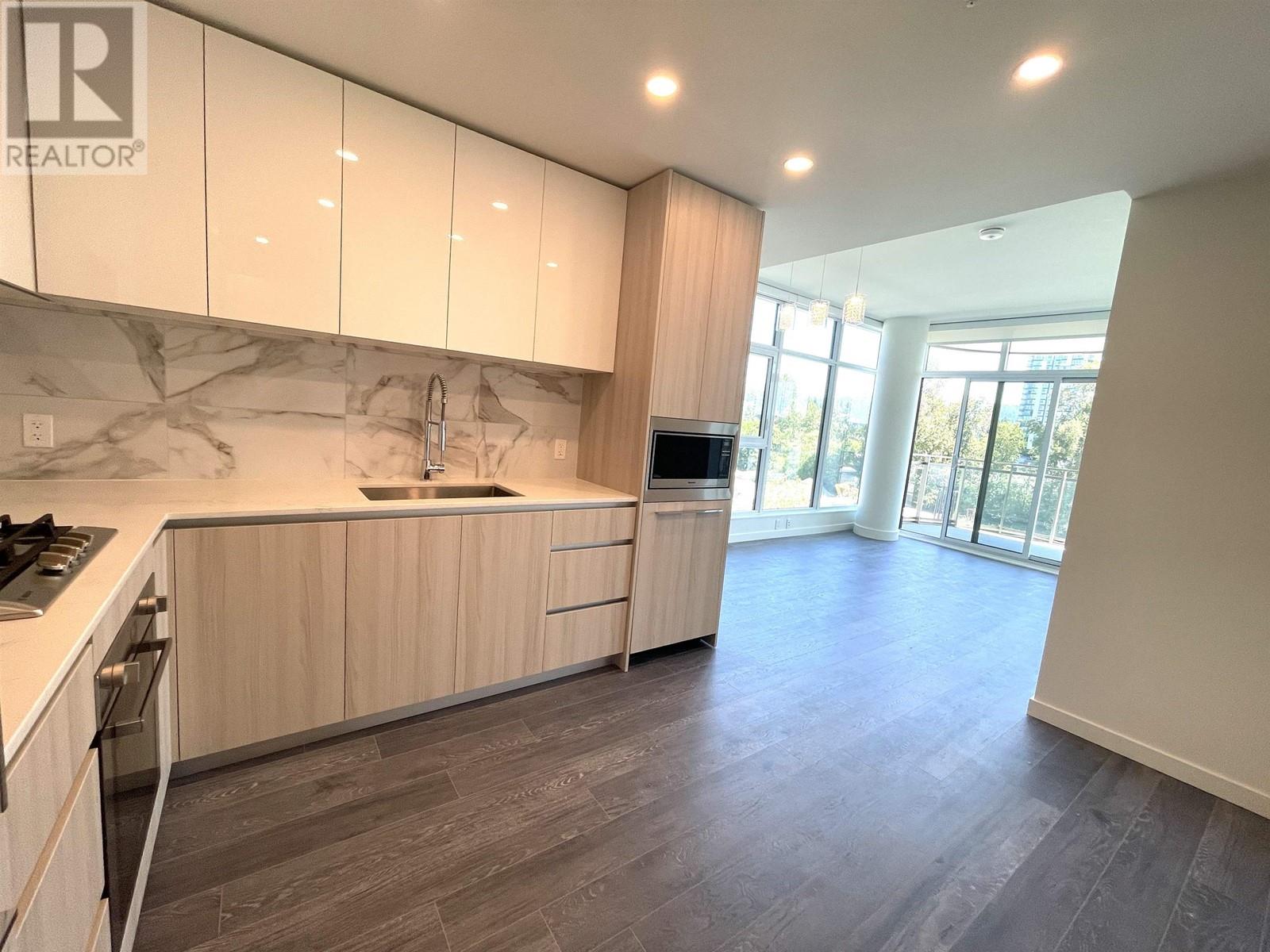 502 5333 Goring Street, Burnaby, British Columbia  V5B 0B6 - Photo 1 - R3006092