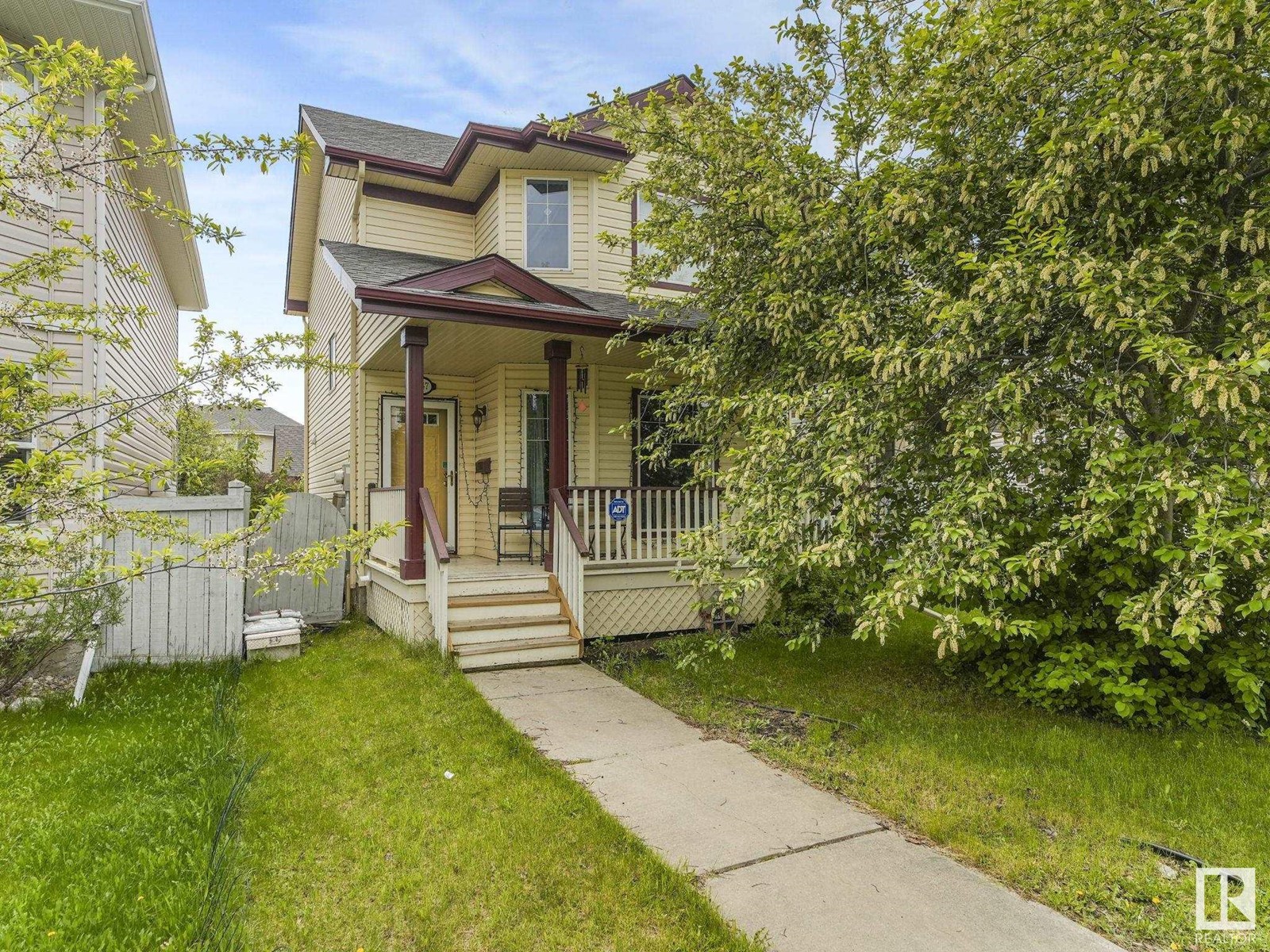 Property at 1247 GILLESPIE CR NW image 2