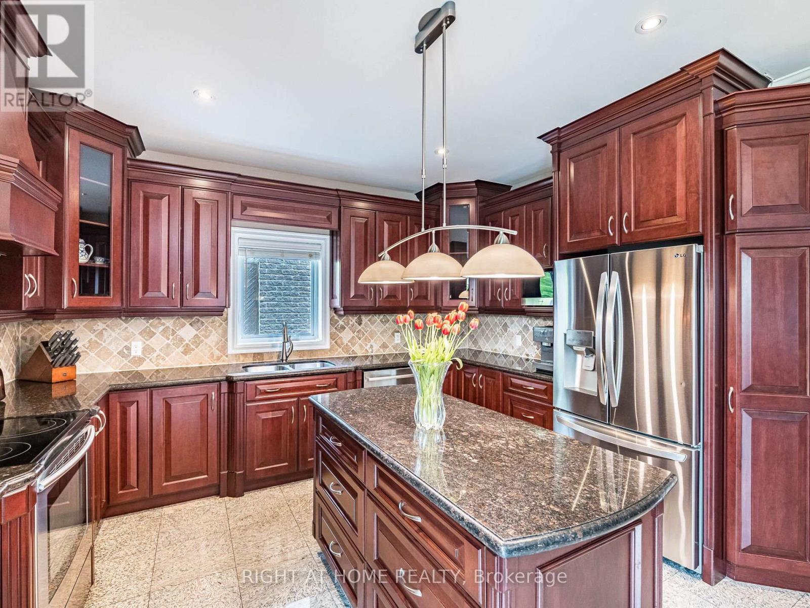 30 Haliburton Avenue, Toronto, Ontario  M9B 4Y4 - Photo 14 - W12149595
