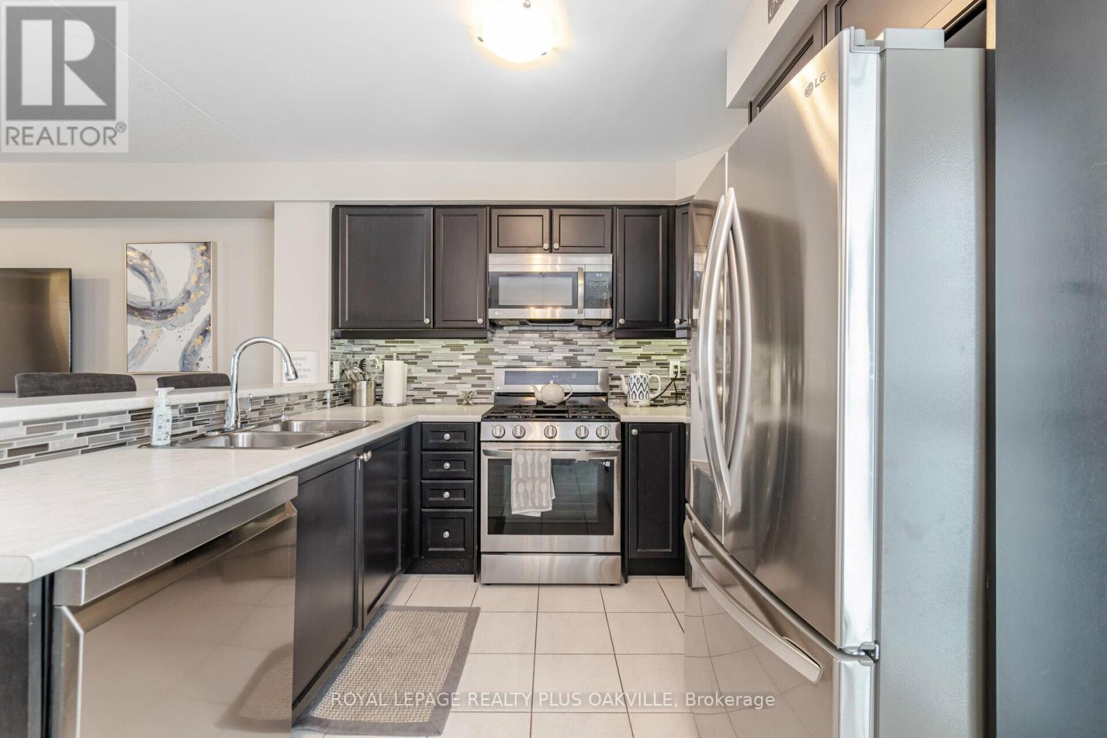 9 Dorchester Terrace, Hamilton, Ontario  L8G 2S1 - Photo 9 - X12168909