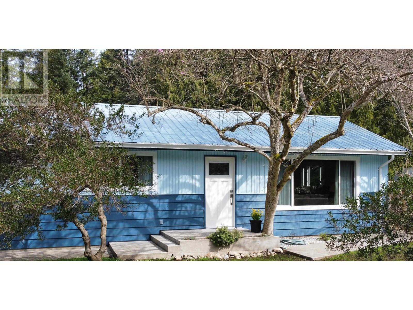 4569 Francis Peninsula Road, Madeira Park, British Columbia  V0N 2H1 - Photo 2 - R2985193