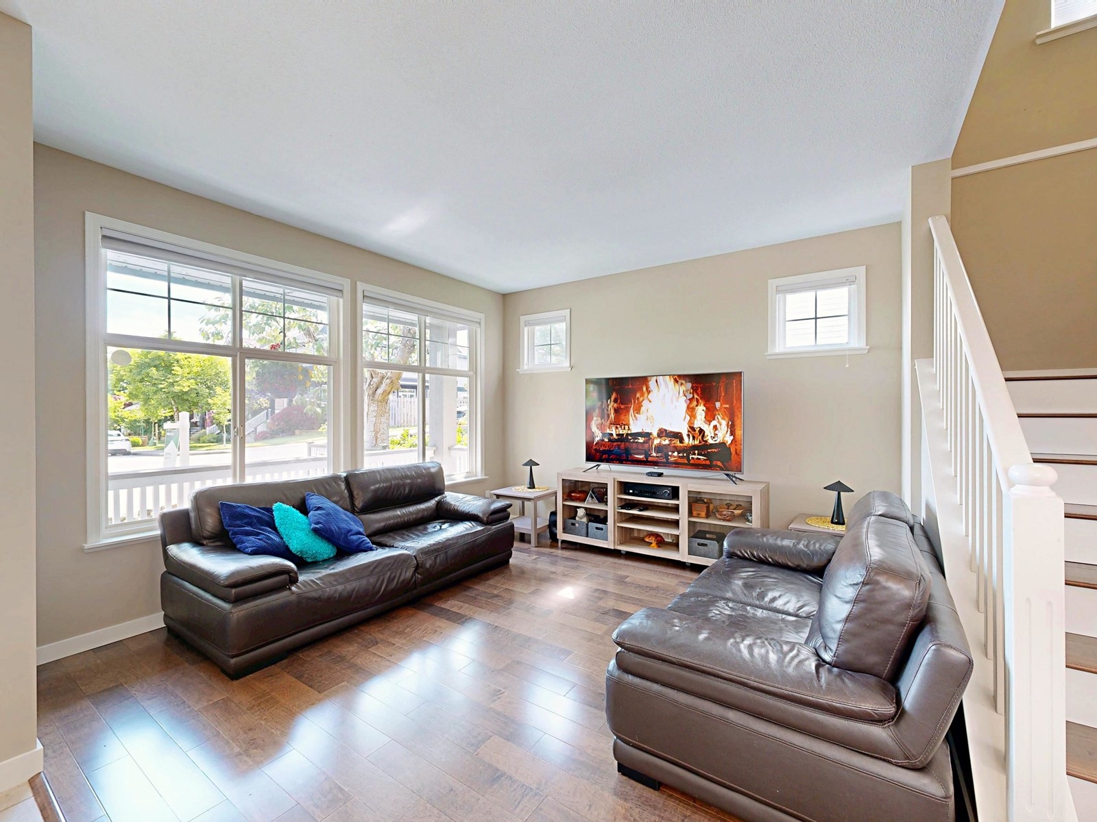 Property at 14883 57A AVENUE image 2