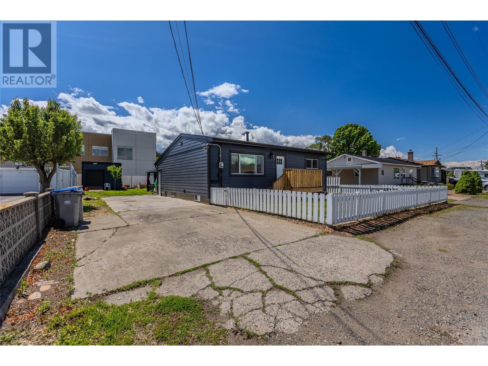 Property at 132 Redwood Crescent image 3