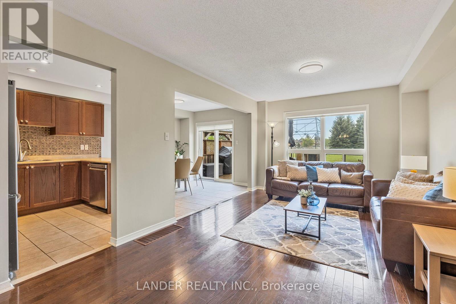 382 Rannie Road, Newmarket, Ontario  L3X 2N3 - Photo 10 - N12170245