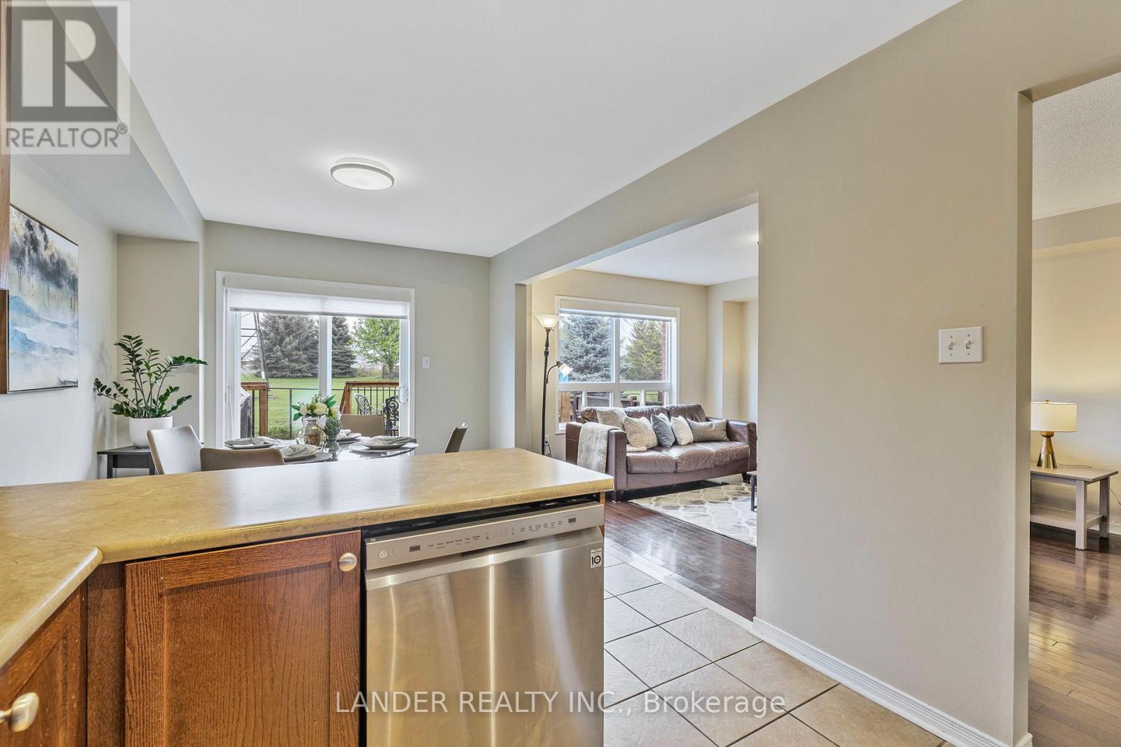 382 Rannie Road, Newmarket, Ontario  L3X 2N3 - Photo 18 - N12170245
