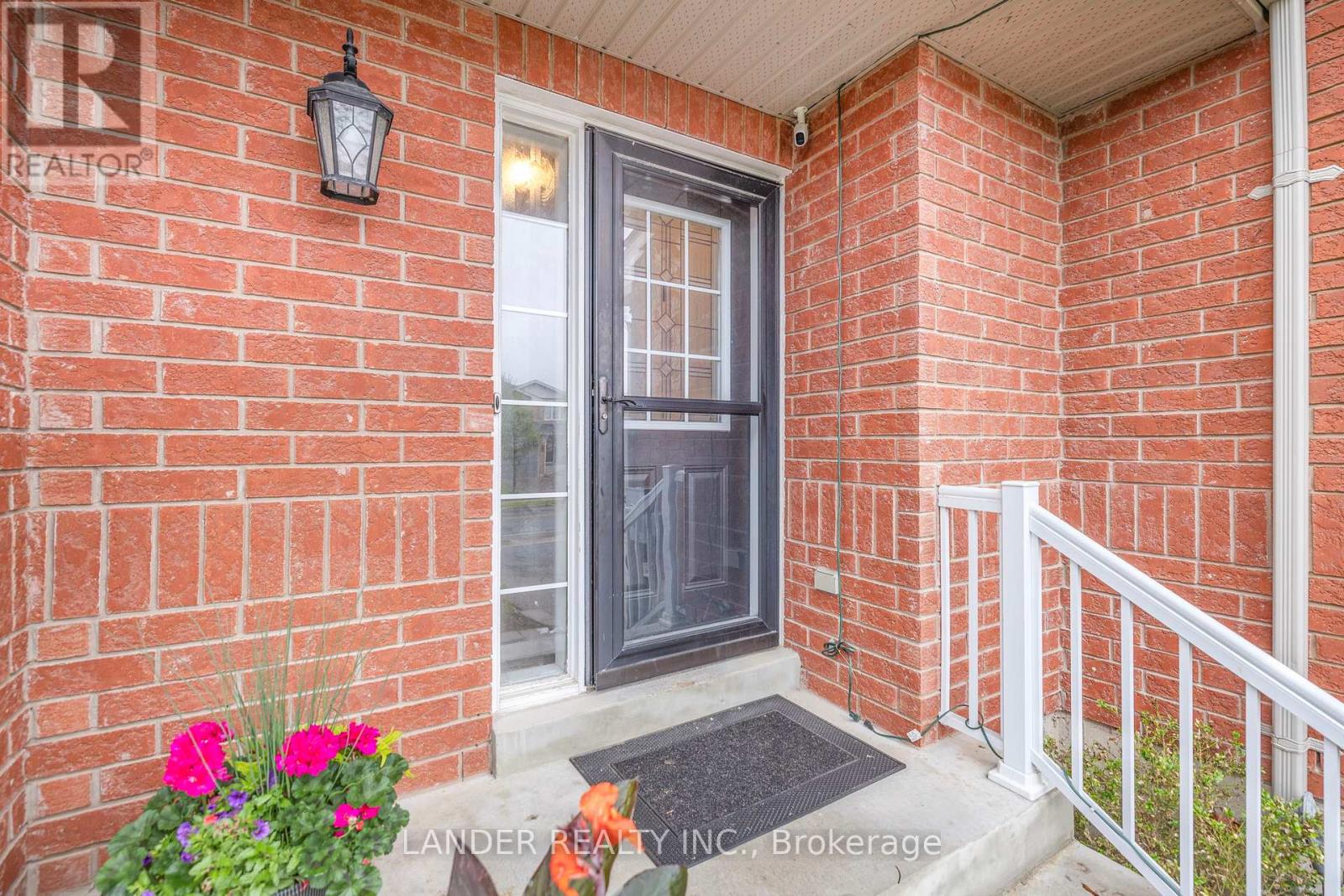 382 Rannie Road, Newmarket, Ontario  L3X 2N3 - Photo 2 - N12170245